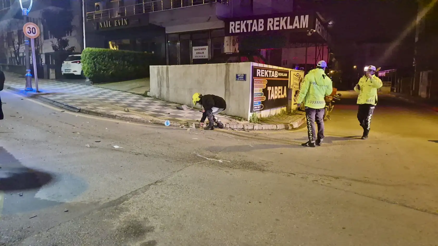 Kaza oldu, sürücüler ortadan kayboldu