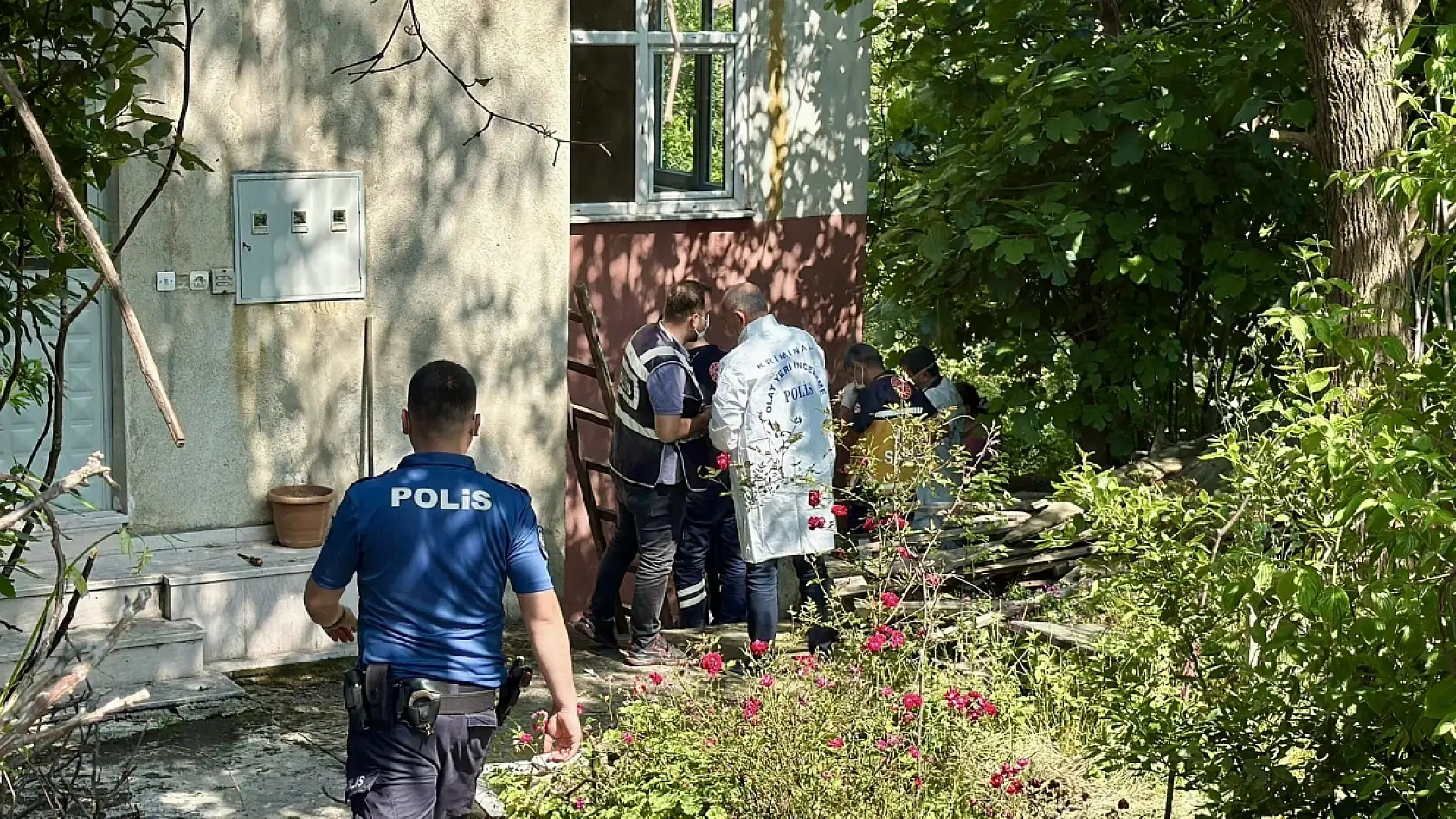 Evinin önünde ölü bulundu