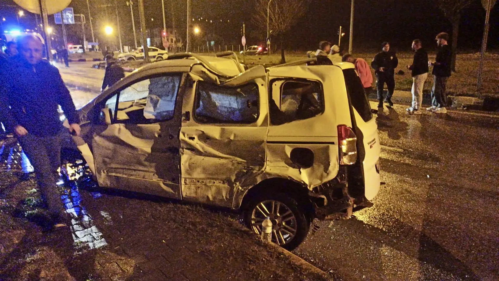 Terminal kavşağında feci kaza