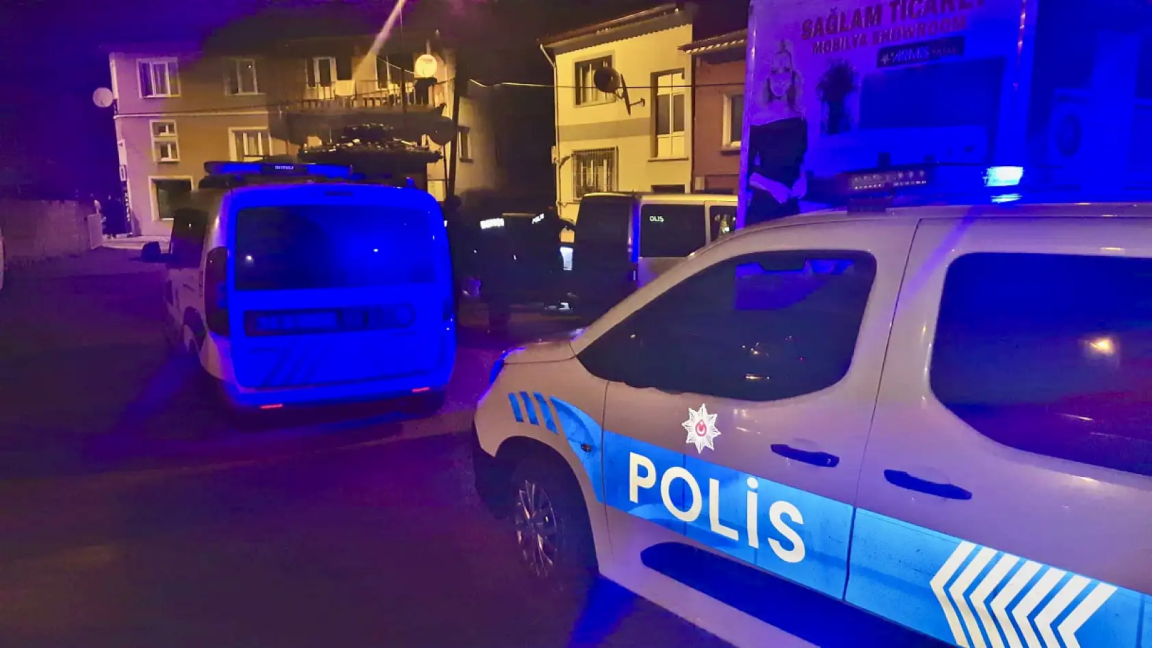 Kaza oldu, sürücüler ortadan kayboldu