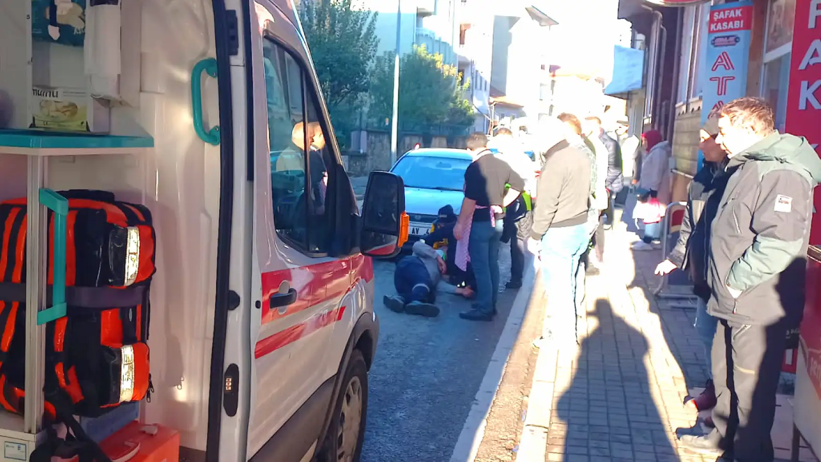 Belediye personeline araba çarptı