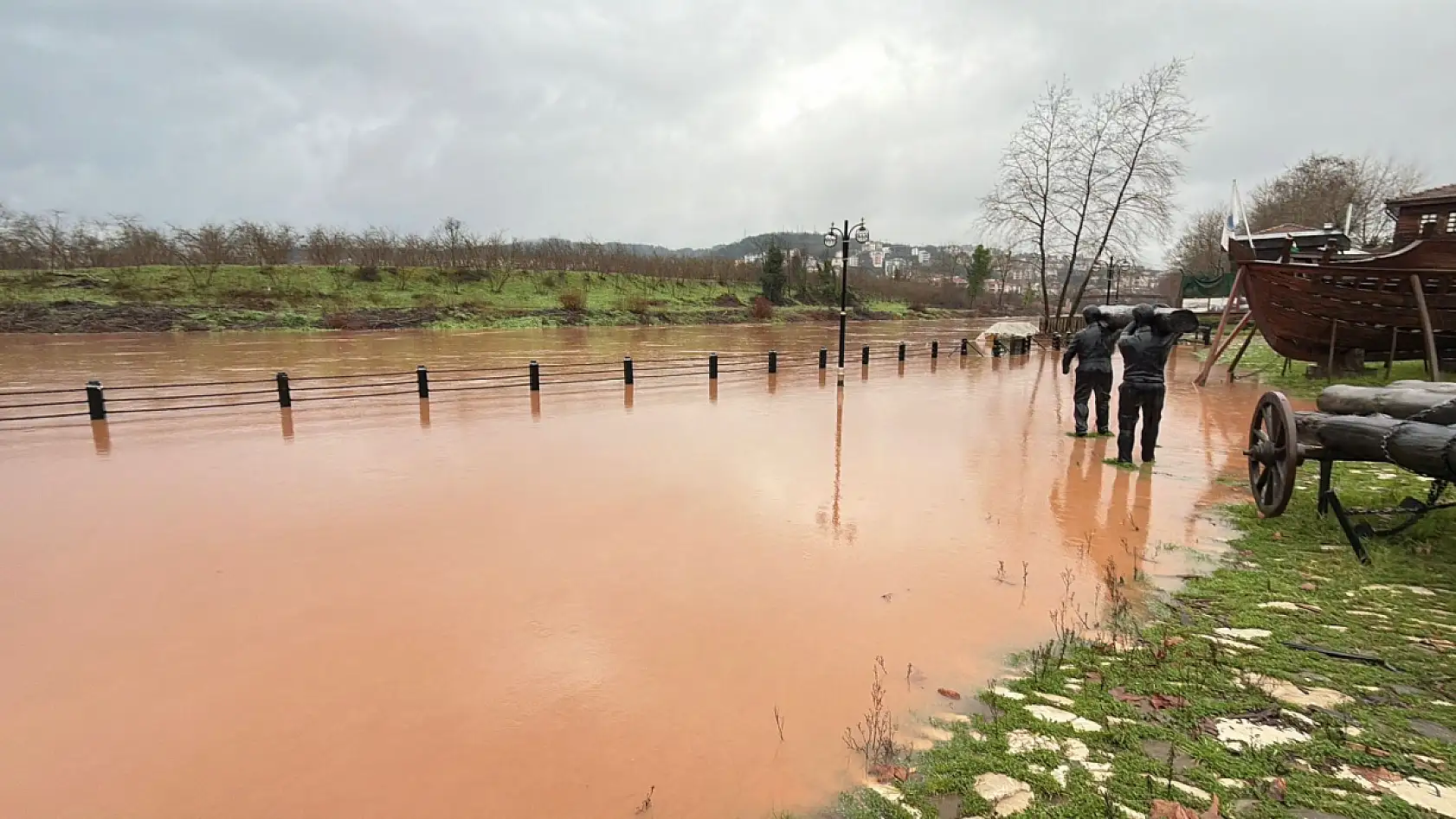 Karlar eridi, Bartın ırmağı taştı