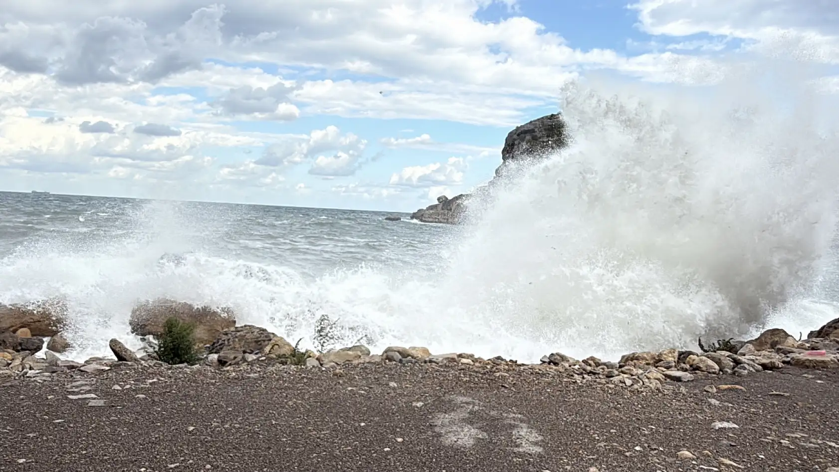 Amasra'da dalga boyu 5 metreye ulaştı