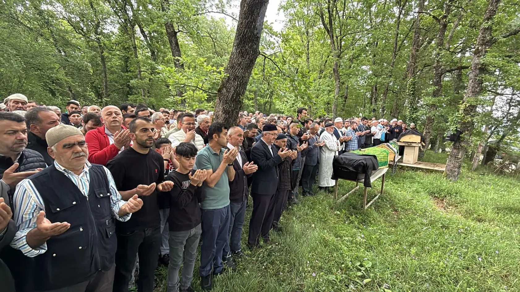 Öldürülen çift ve oğulları toprağa verildi