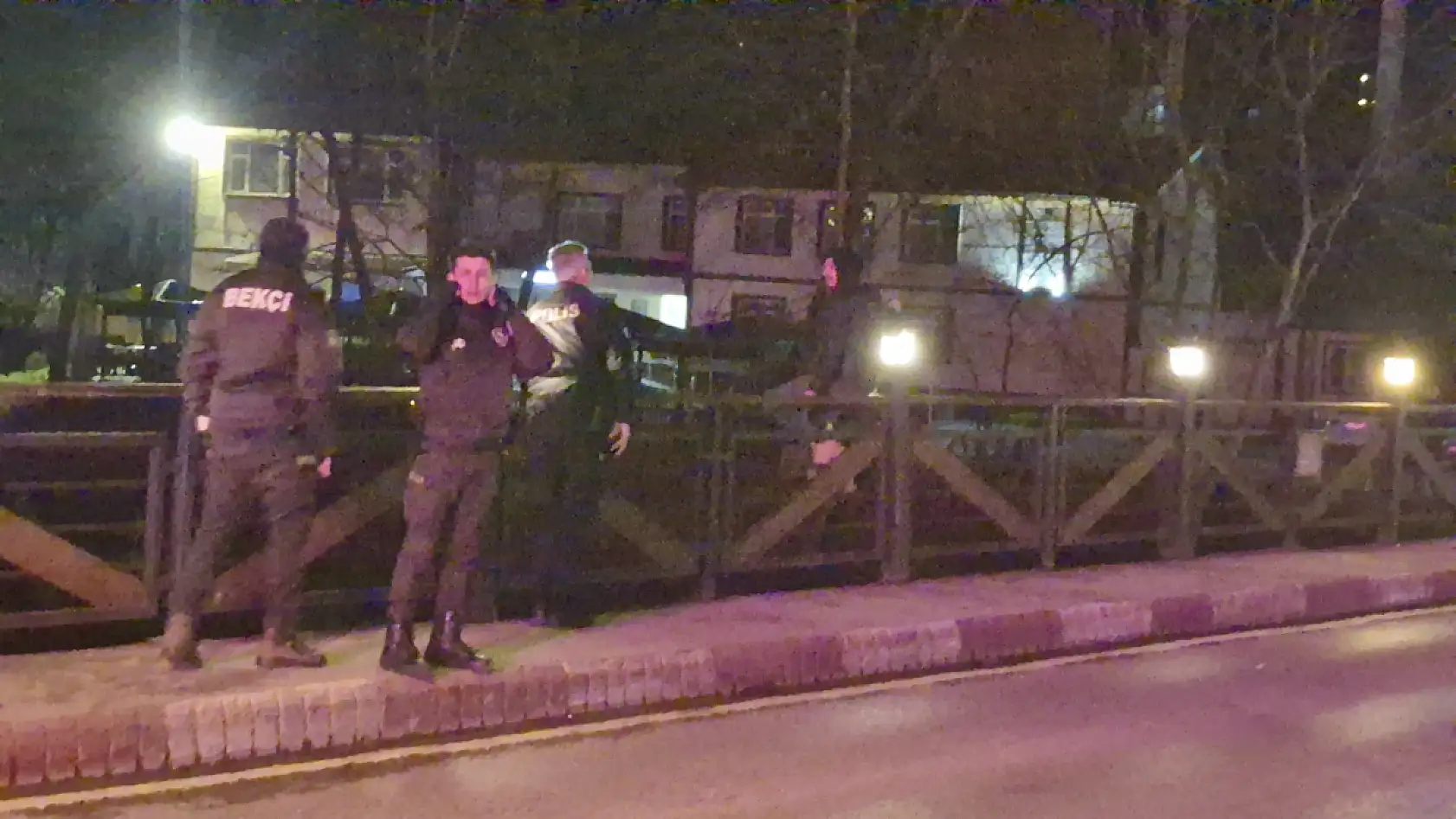 Tarihi köprüde gergin anlar