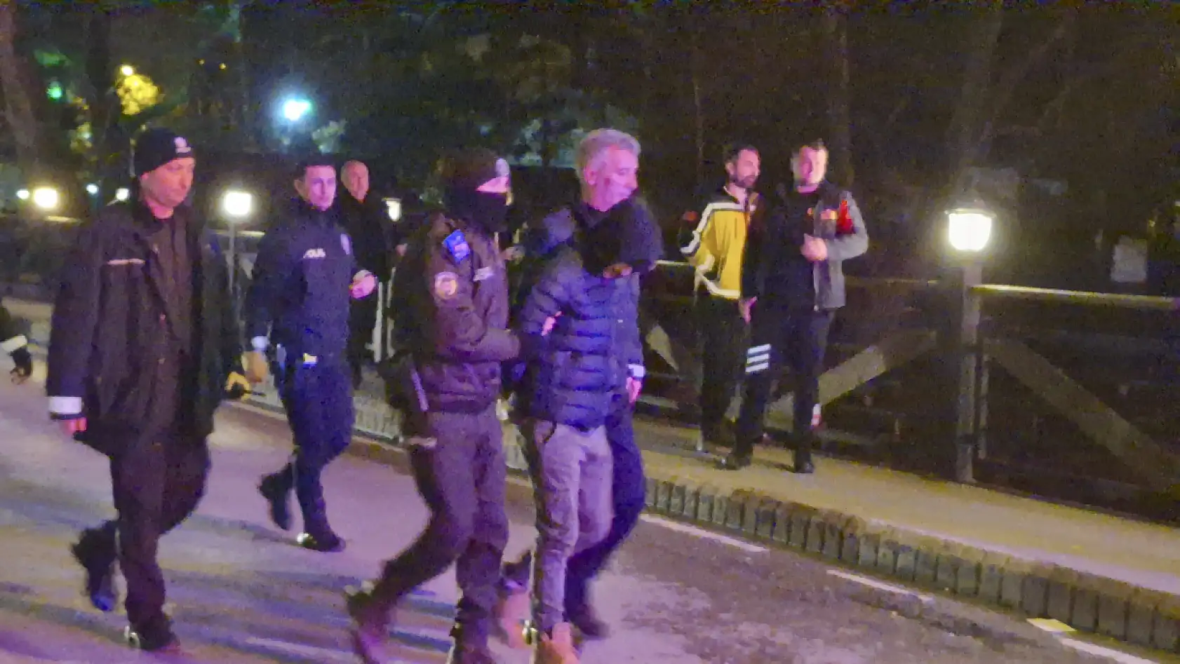 Tarihi köprüde gergin anlar