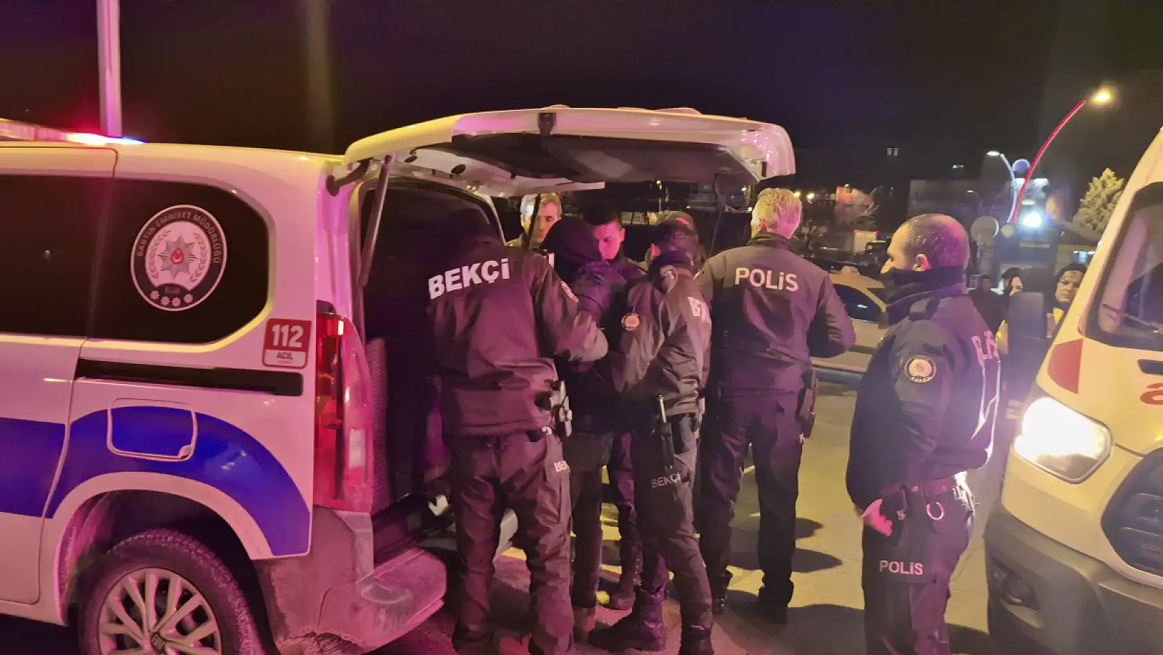 Tarihi köprüde gergin anlar