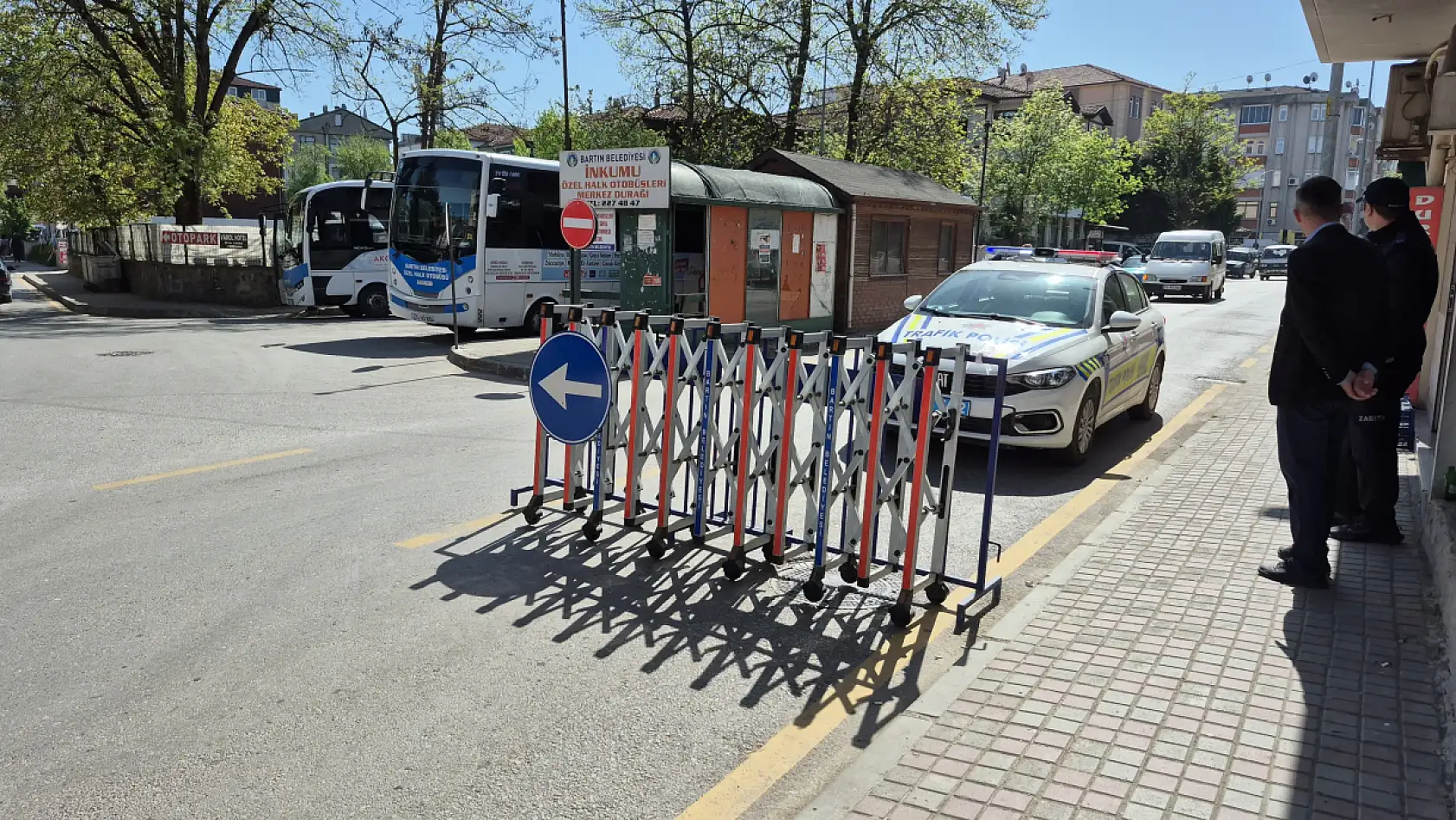 Kapanan caddeden ilginç görüntüler