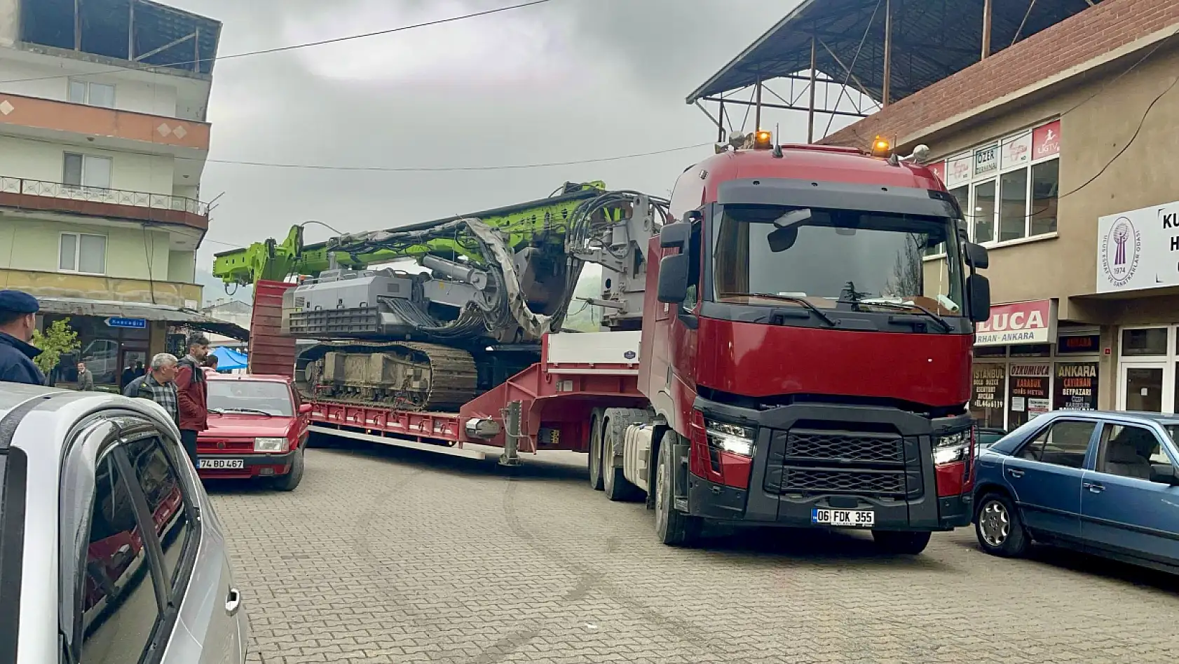 Teller koptu, trafik felç oldu