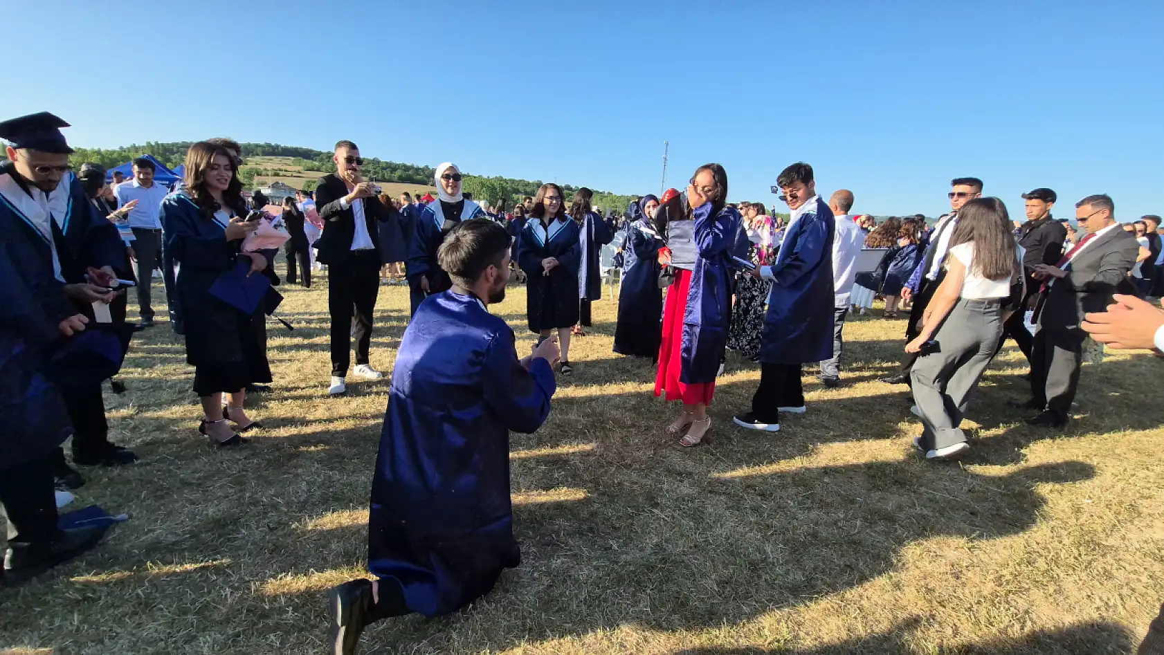 Mezuniyet töreninde sürpriz teklif