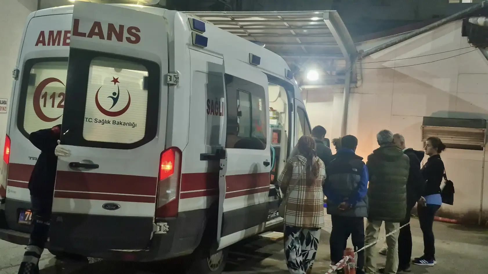 Fabrikada işçiler hastanelik oldu