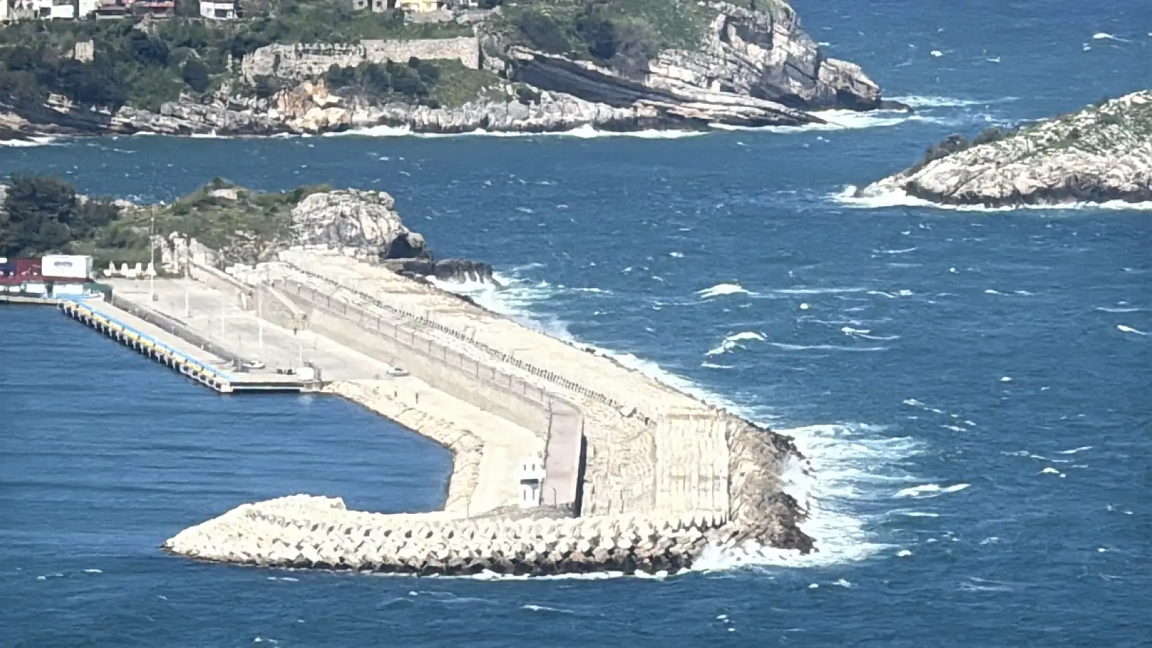 Amasra'da dalga boyu 5 metreye ulaştı