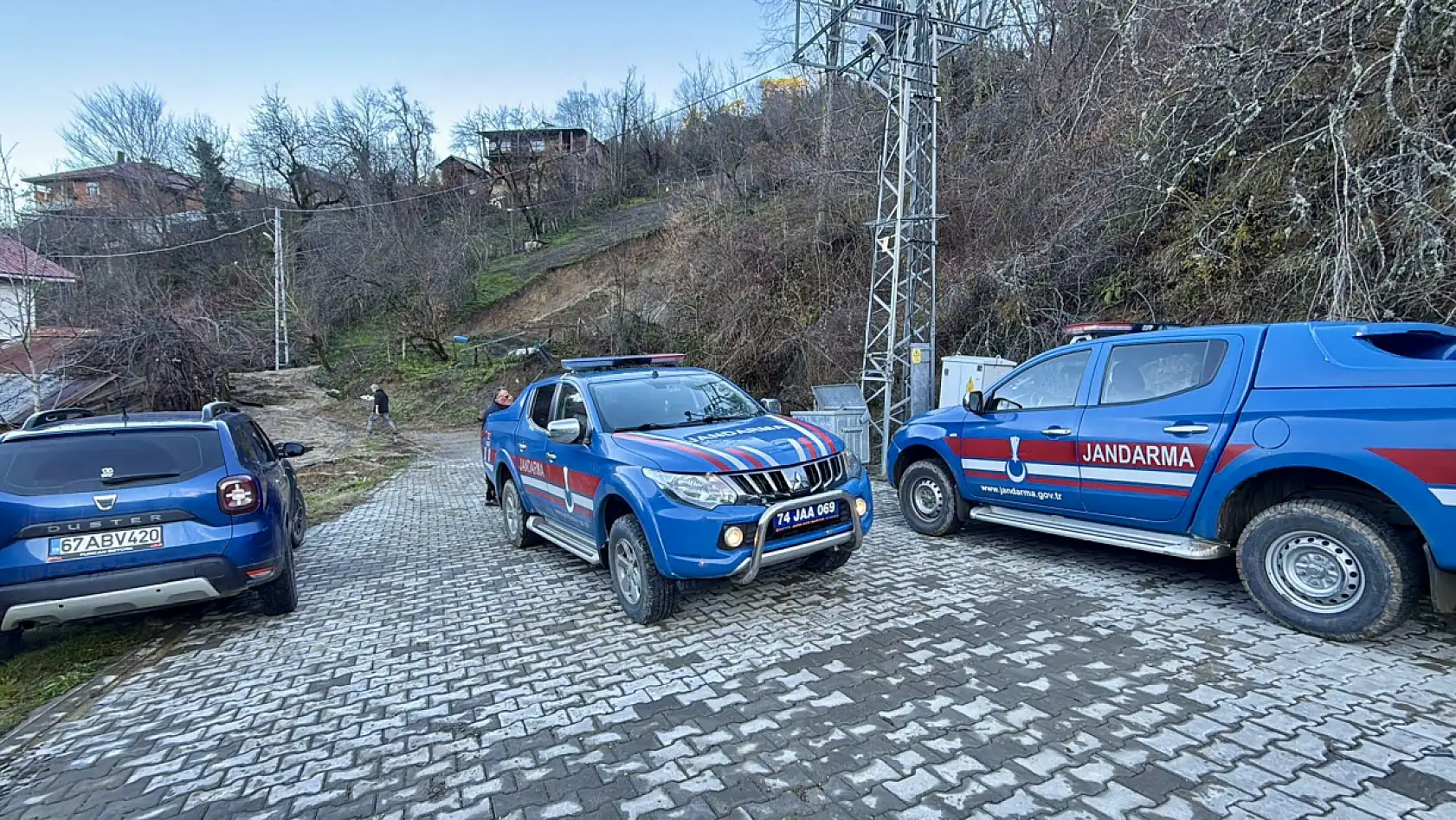 Heyelan nedeniyle yol kapandı