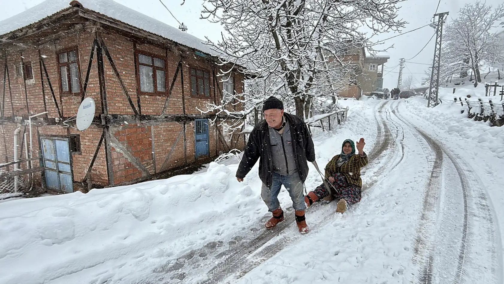 Bu köye 70 santim kar yağdı