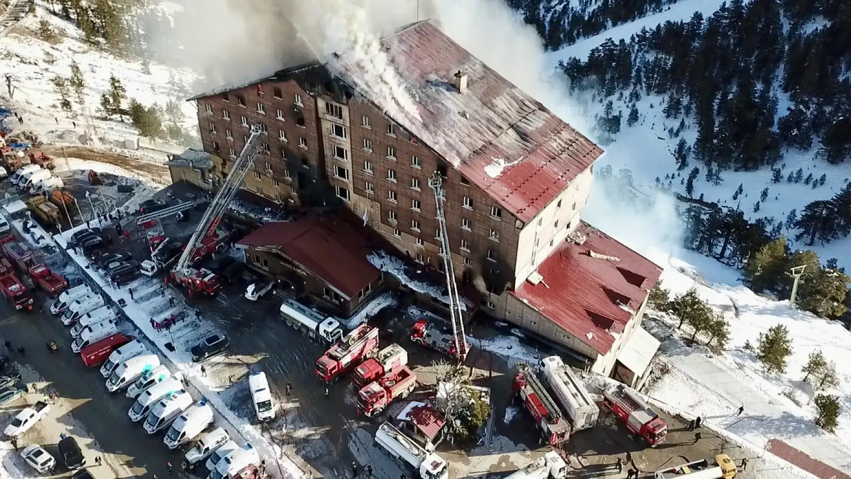 Pencerelerden çarşaflarla inmeye çalıştılar