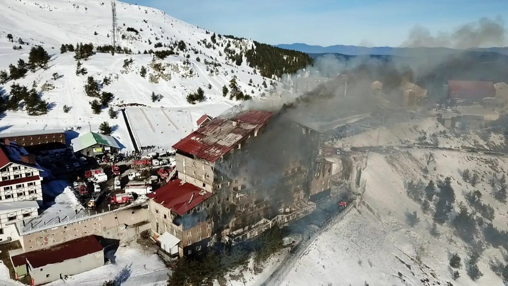 Pencerelerden çarşaflarla inmeye çalıştılar