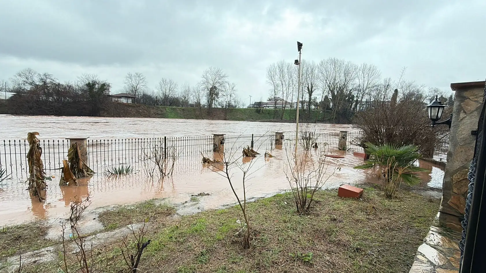 Karlar eridi, Bartın ırmağı taştı