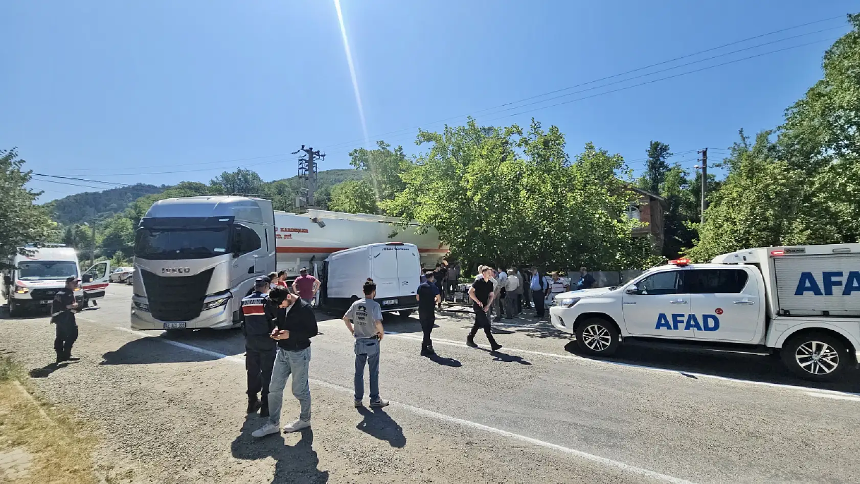 Feci Kaza: Minibüs Tankere Çarptı