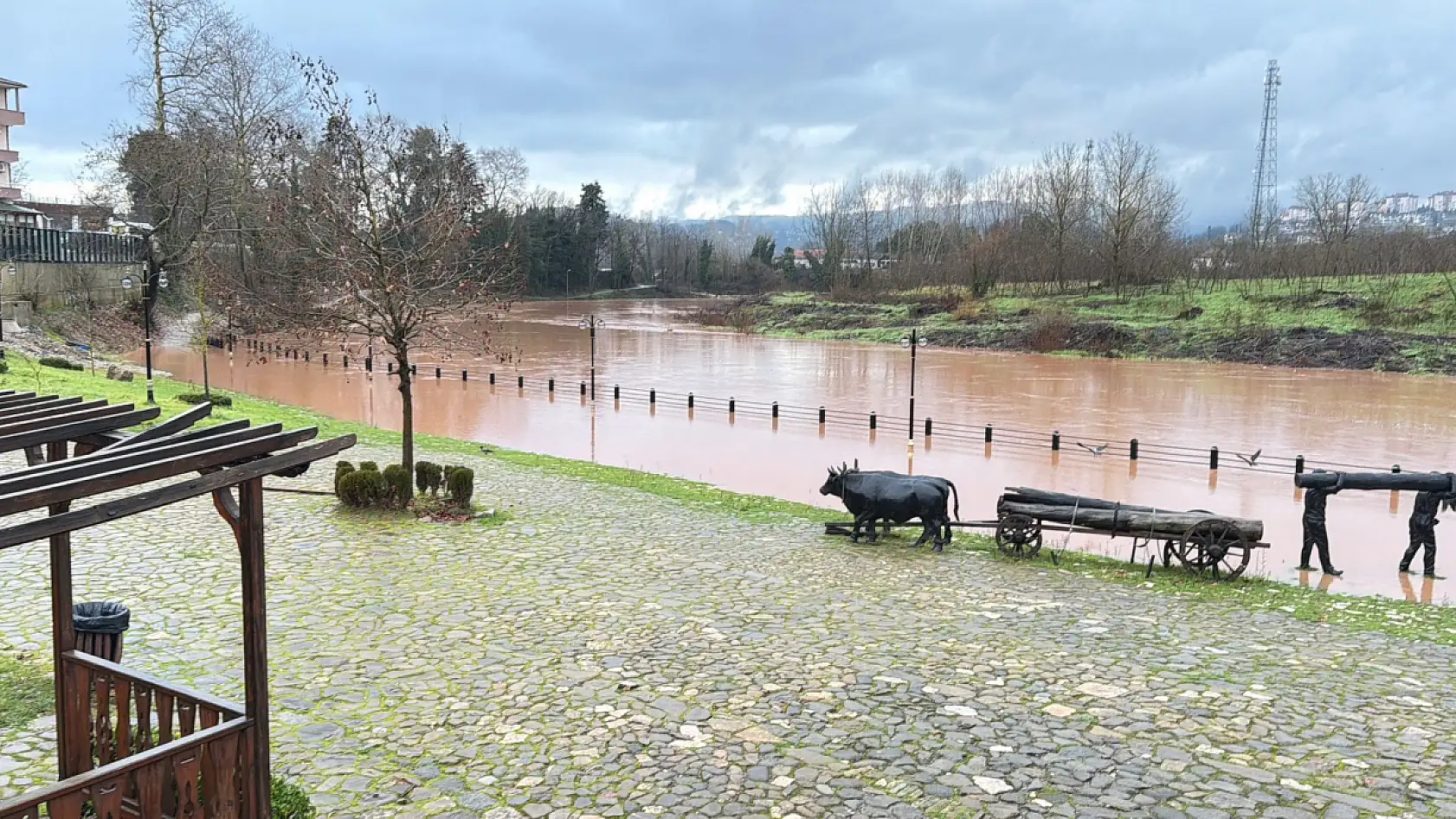Karlar eridi, Bartın ırmağı taştı
