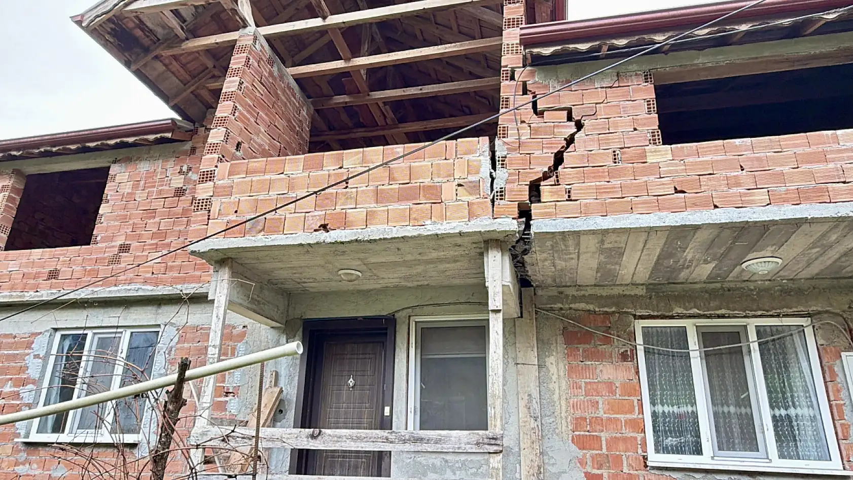 Köyde tedirgin bekleyiş