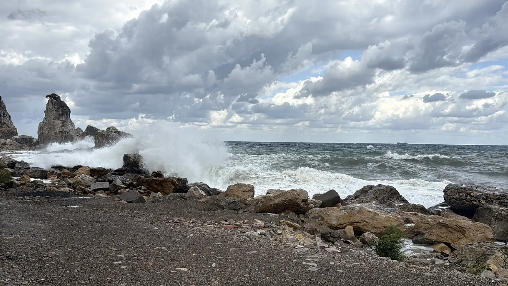 Amasra'da dalga boyu 5 metreye ulaştı