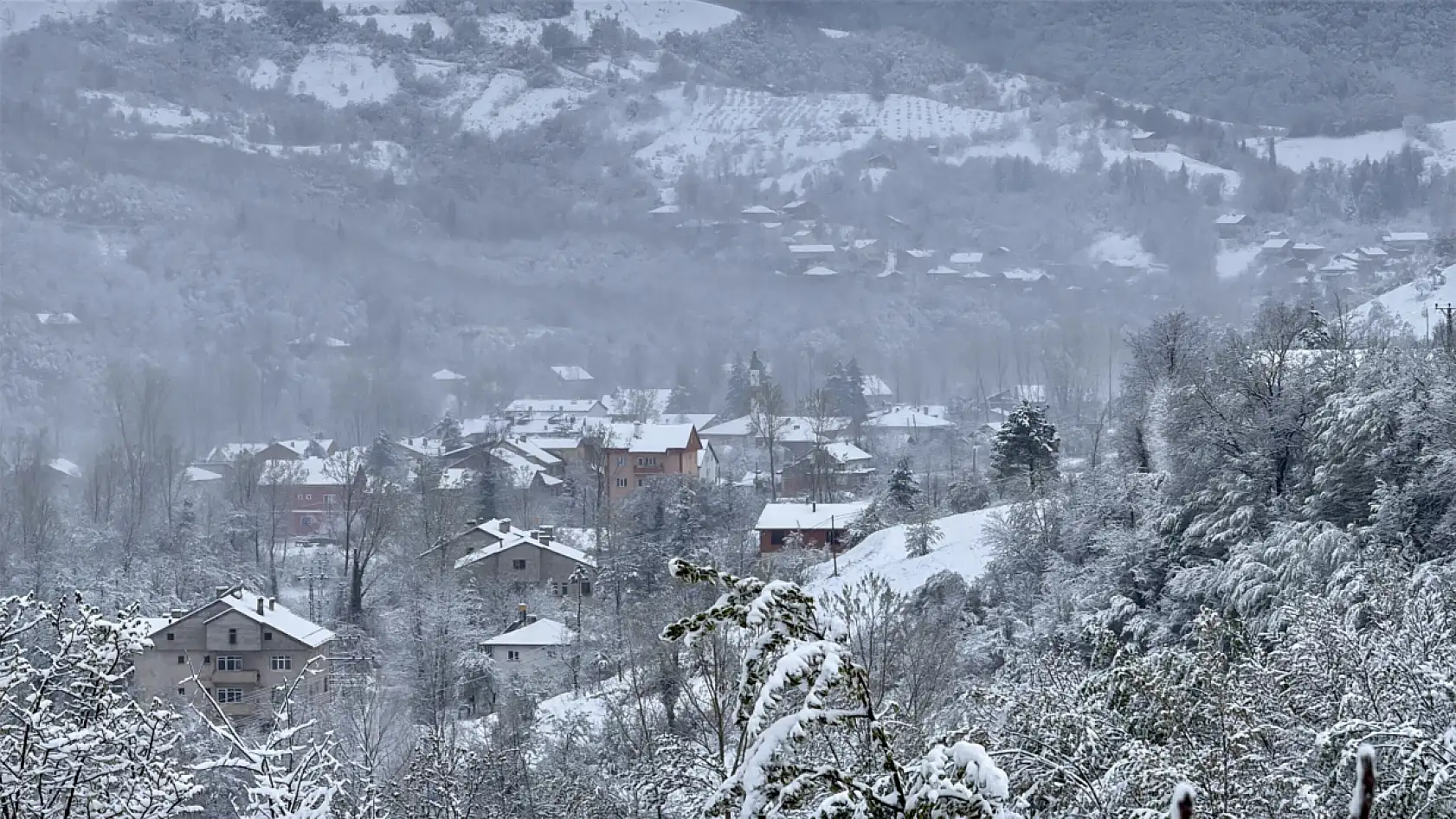 Bartın'da bahar ortasında kar sürprizi