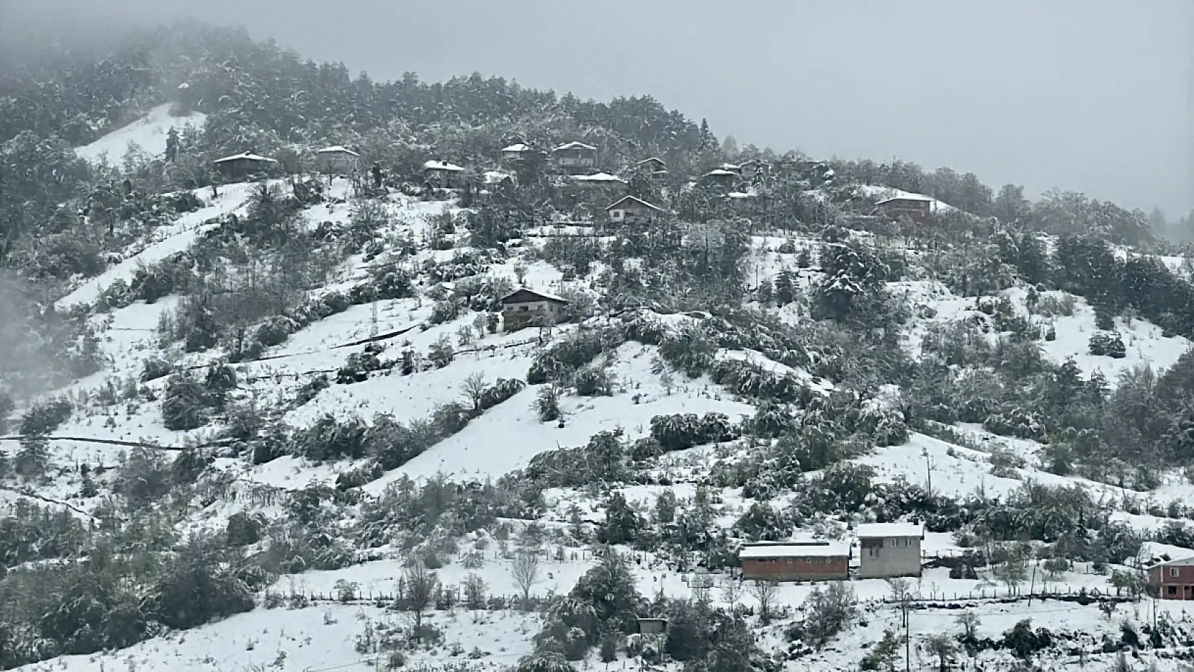 28 köy yolu ulaşıma kapandı