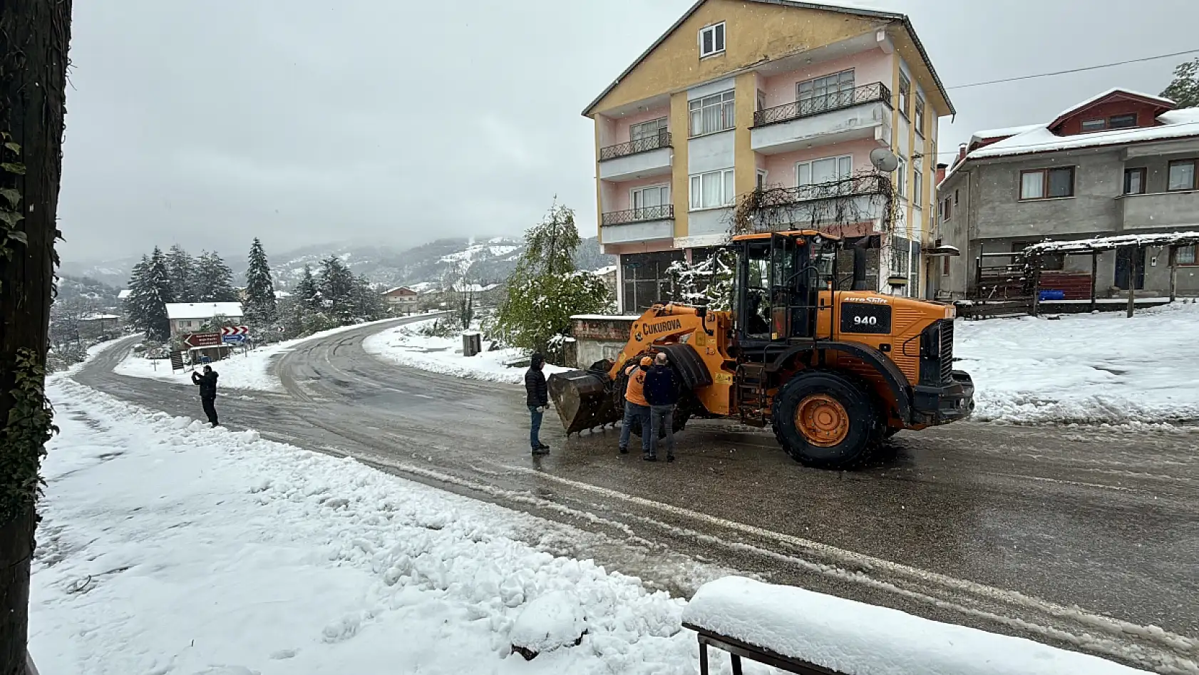28 köy yolu ulaşıma kapandı