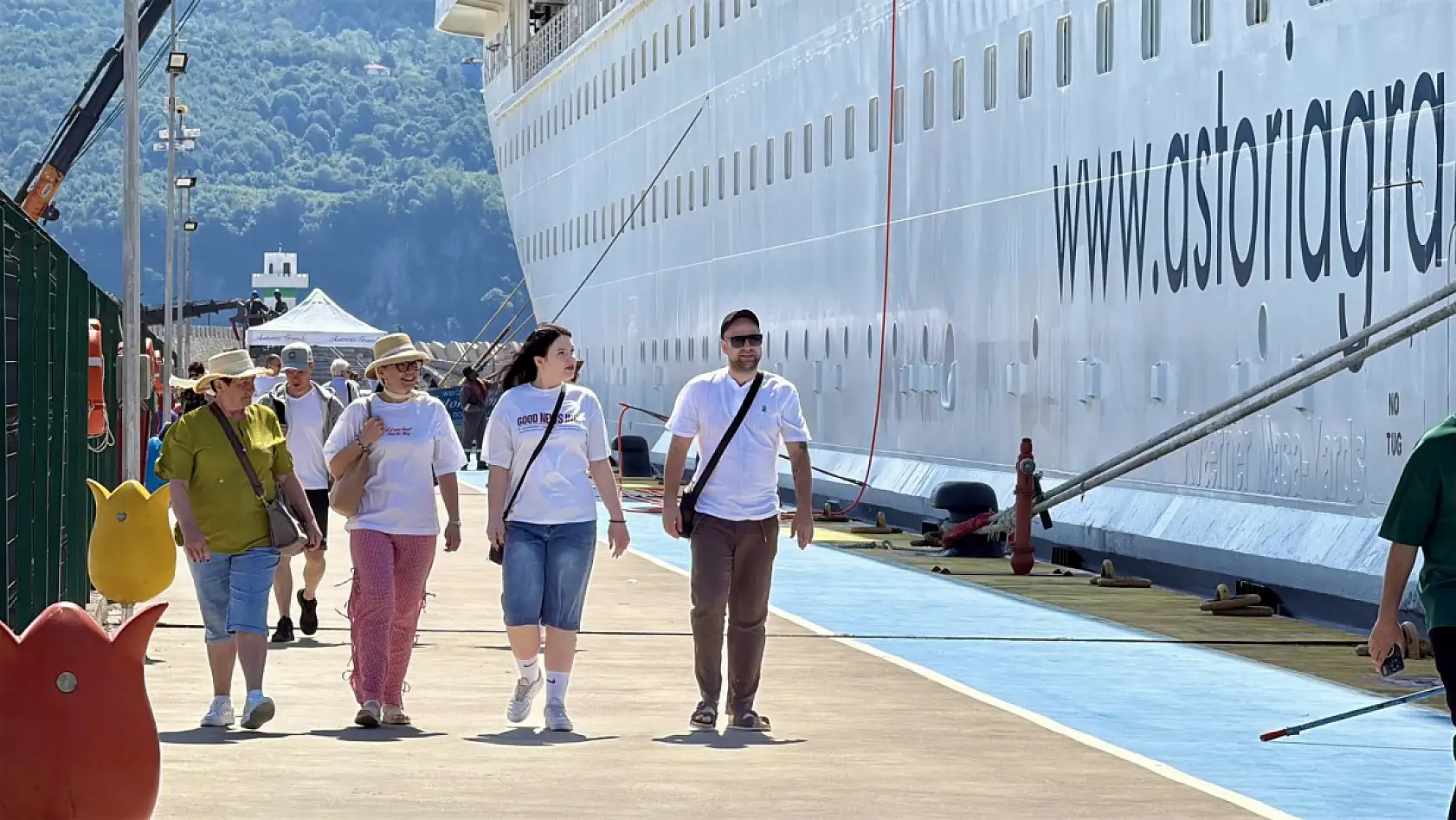 Yaklaşık 90 bin turist geldi