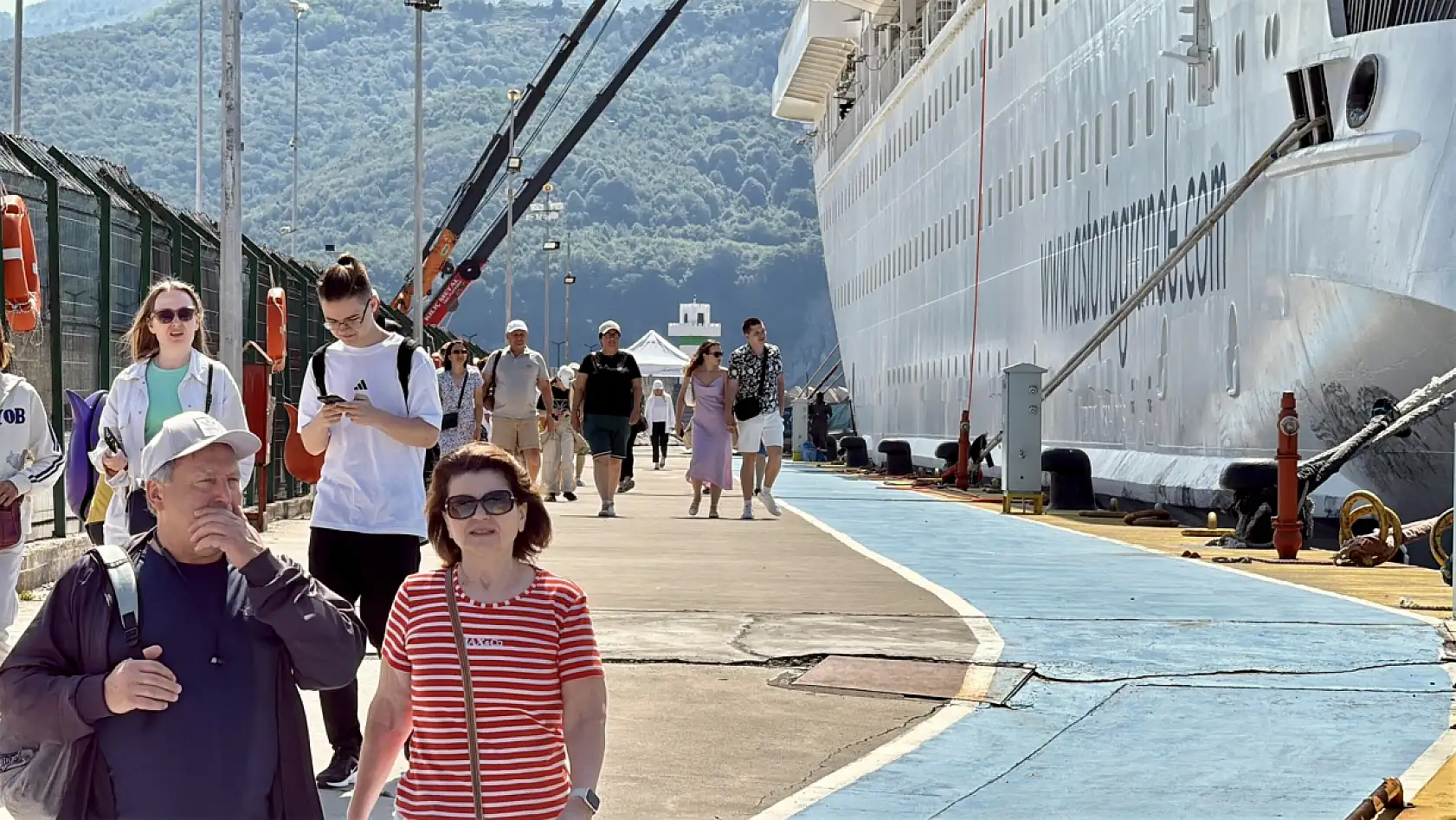 Yaklaşık 90 bin turist geldi