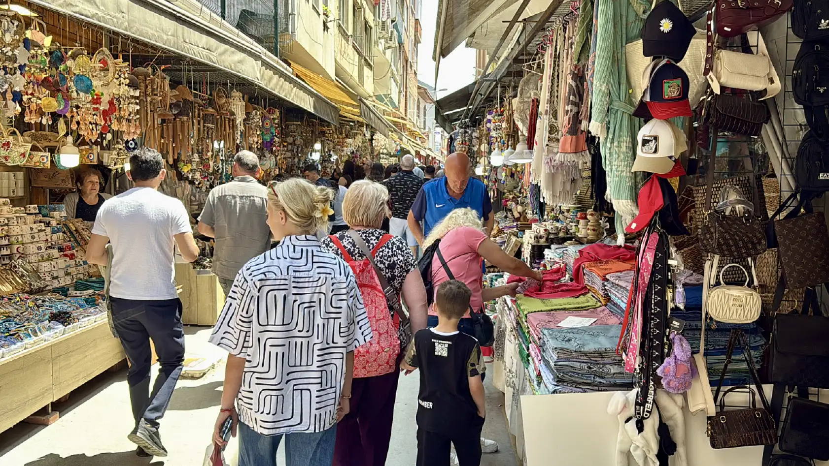 Yüz bine yakın ziyaretçi akın etti