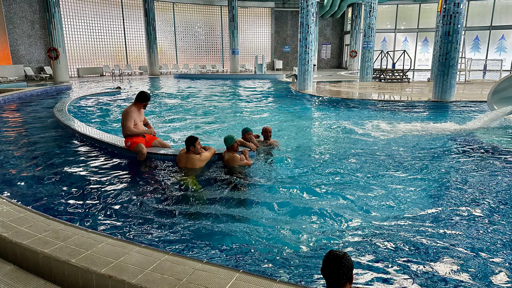 Akmazlar inşaat personeli moral depoladı