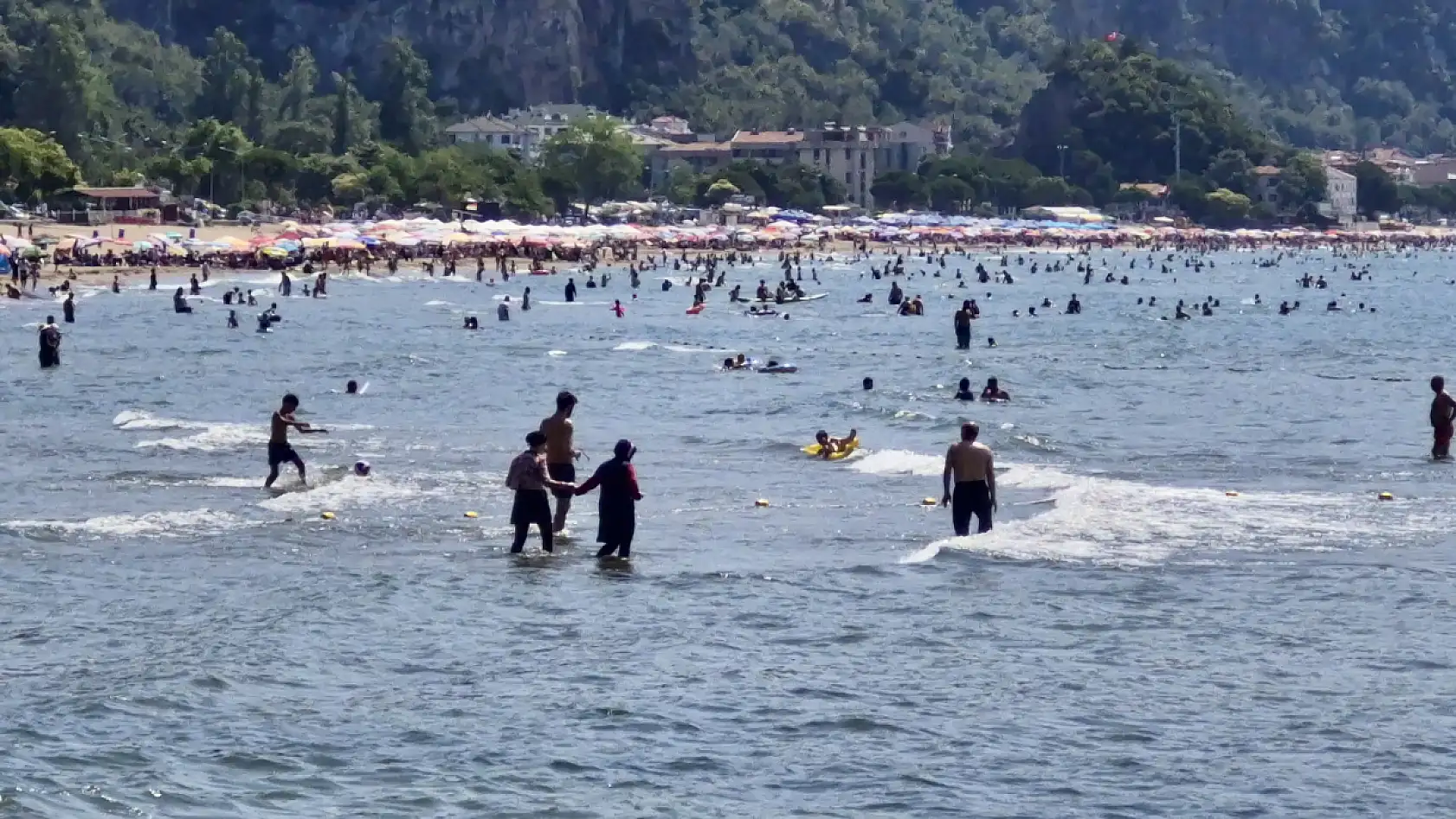 Hafta sonu sahiller tıklım tıklım doldu