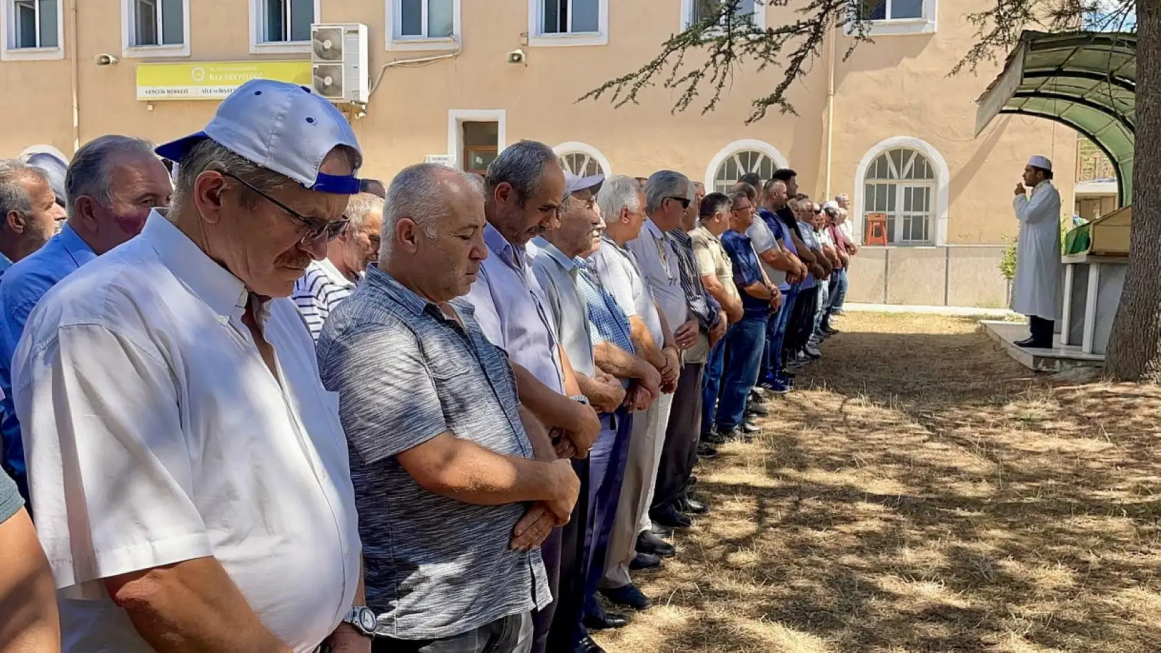 Son yolculuğuna uğurlandı