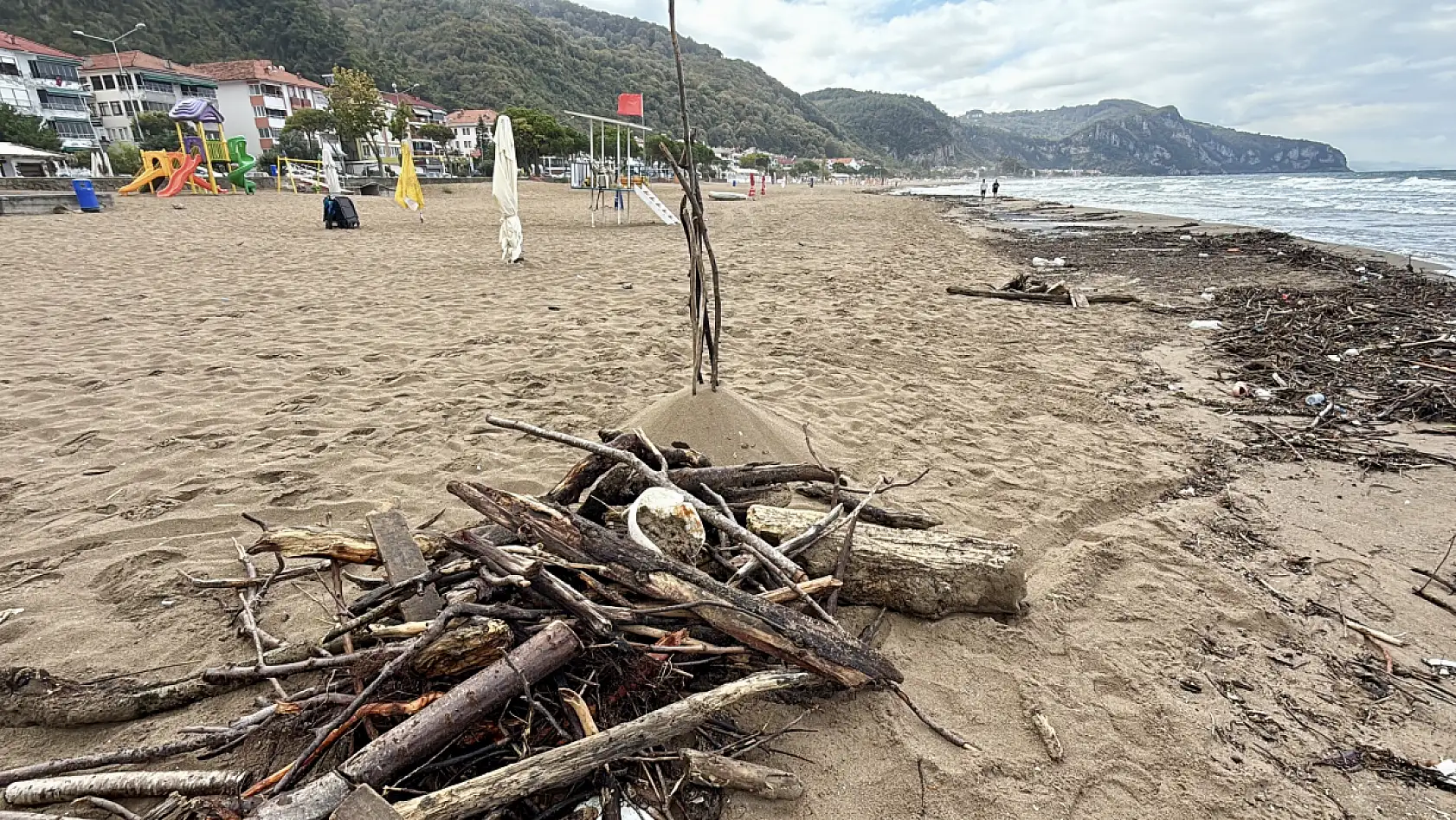 İnkumu sahilde çirkin manzara