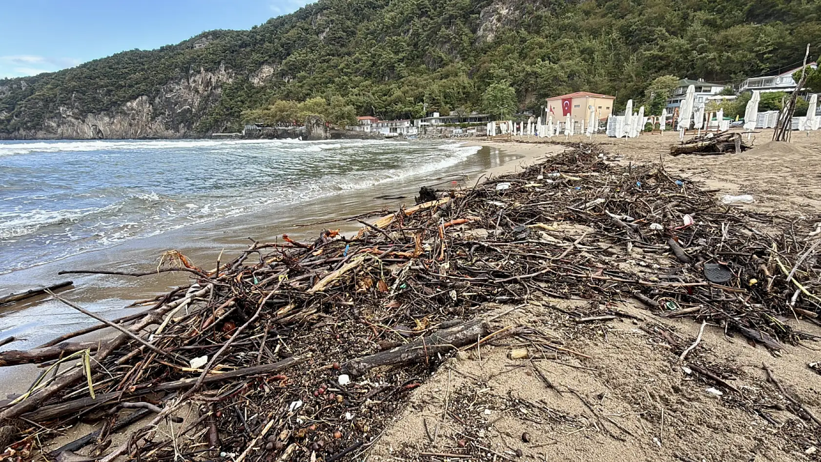İnkumu sahilde çirkin manzara
