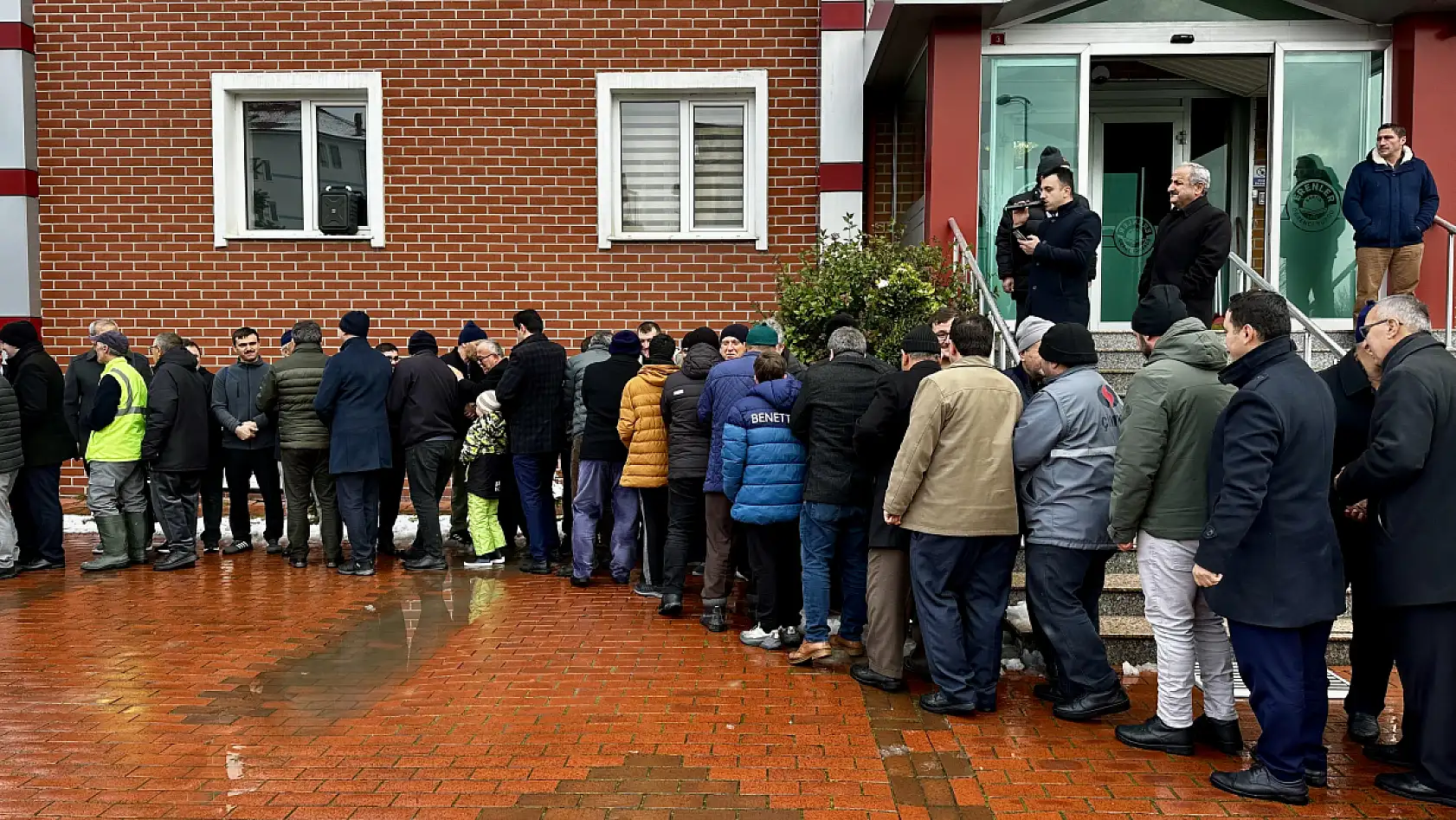 Umre kafilesi dualarla uğurlandı