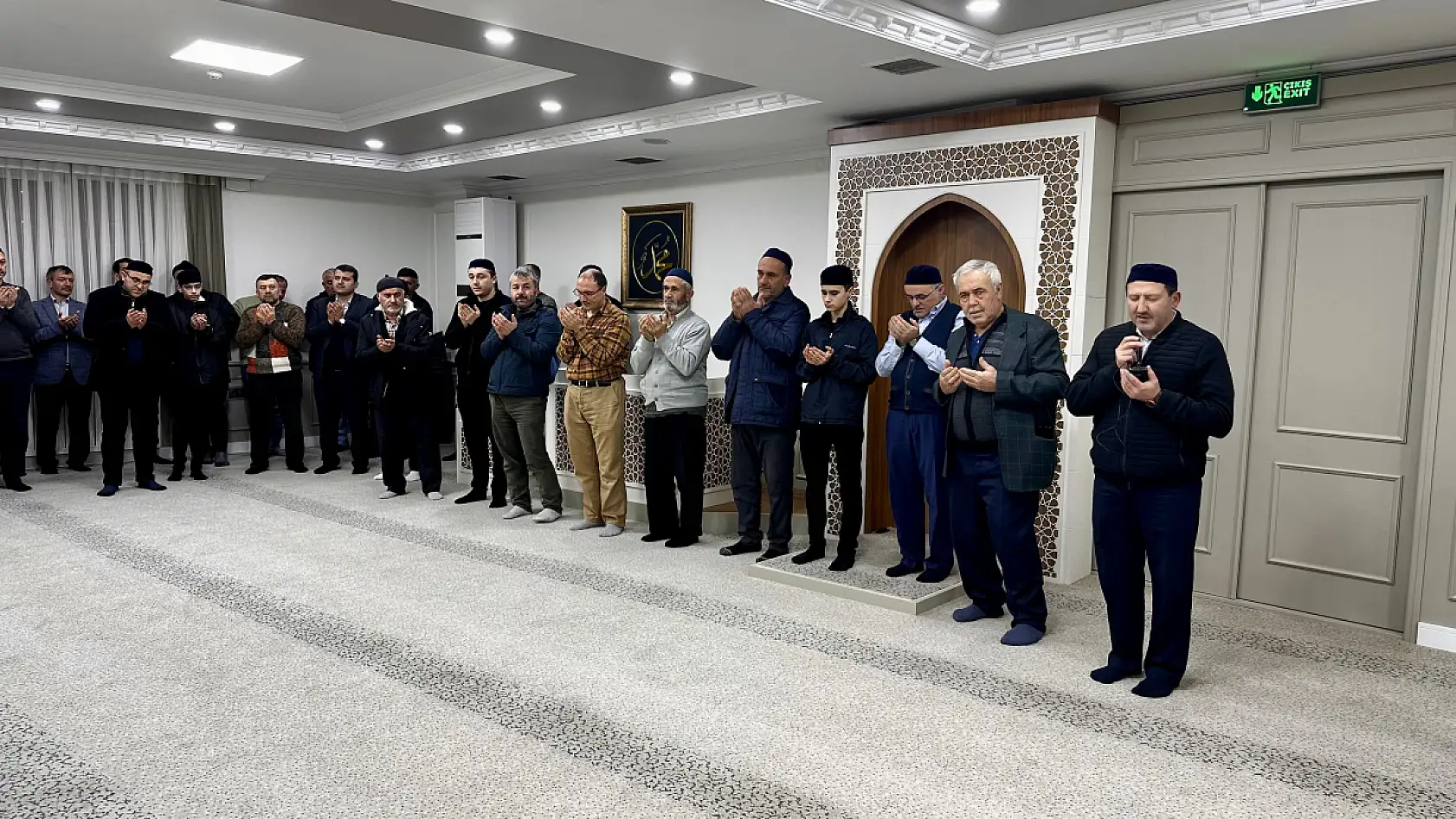 Umre kafilesi dualarla uğurlandı