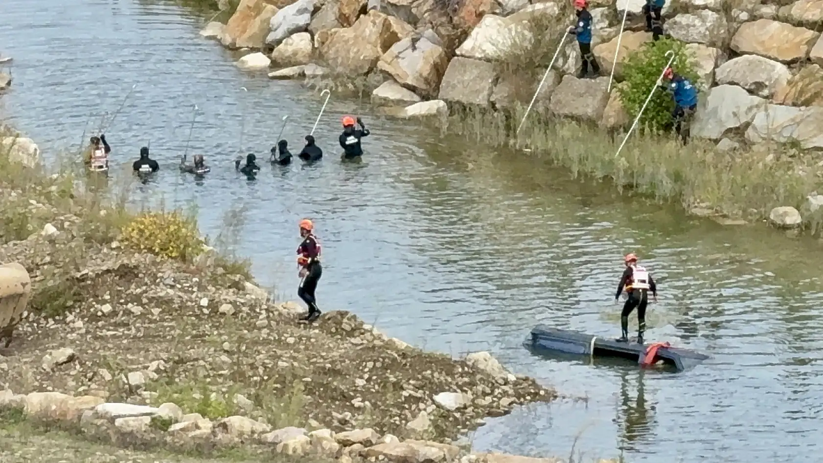Mahsur kalan vatandaşlar kurtarıldı