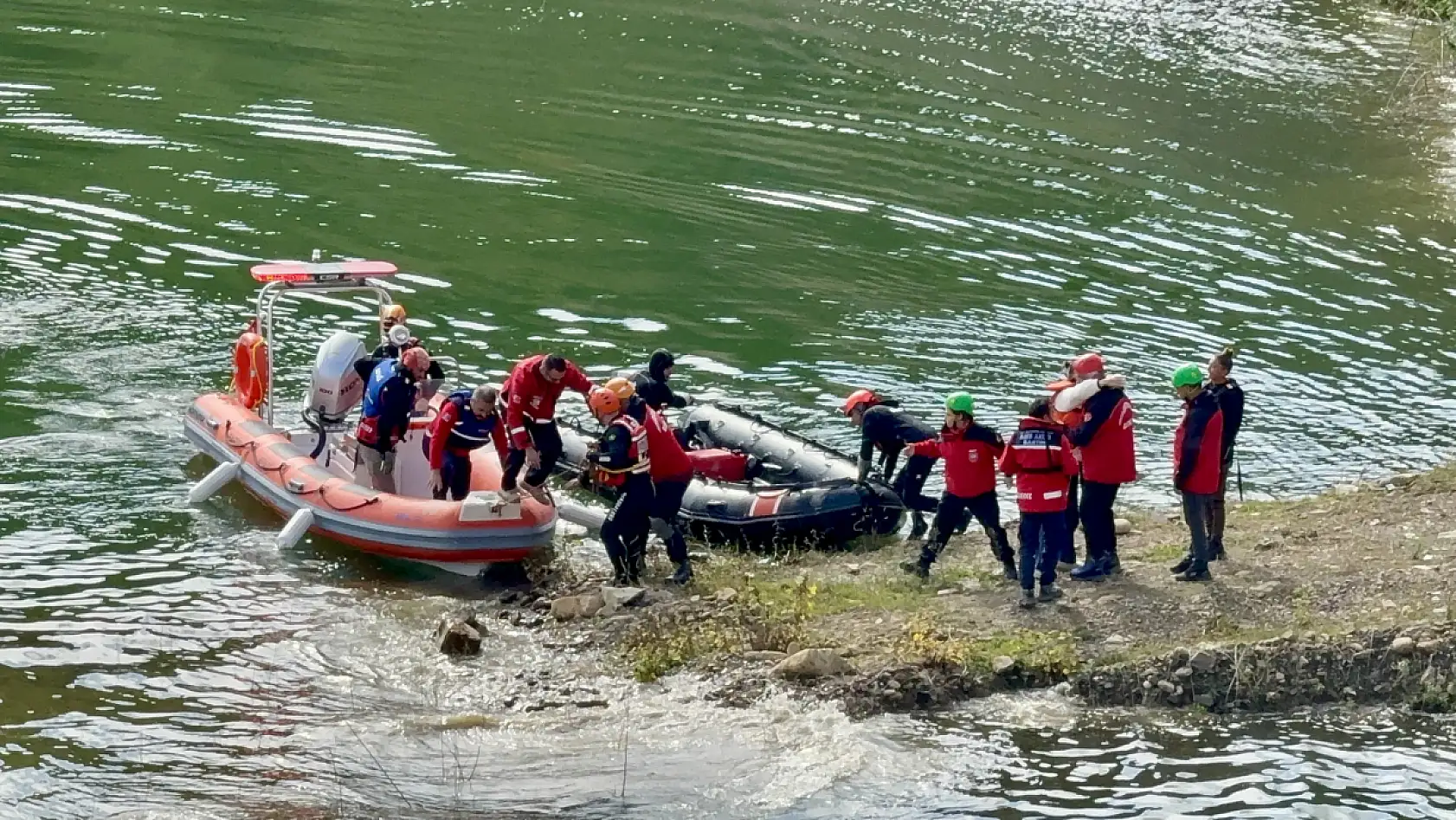 Mahsur kalan vatandaşlar kurtarıldı