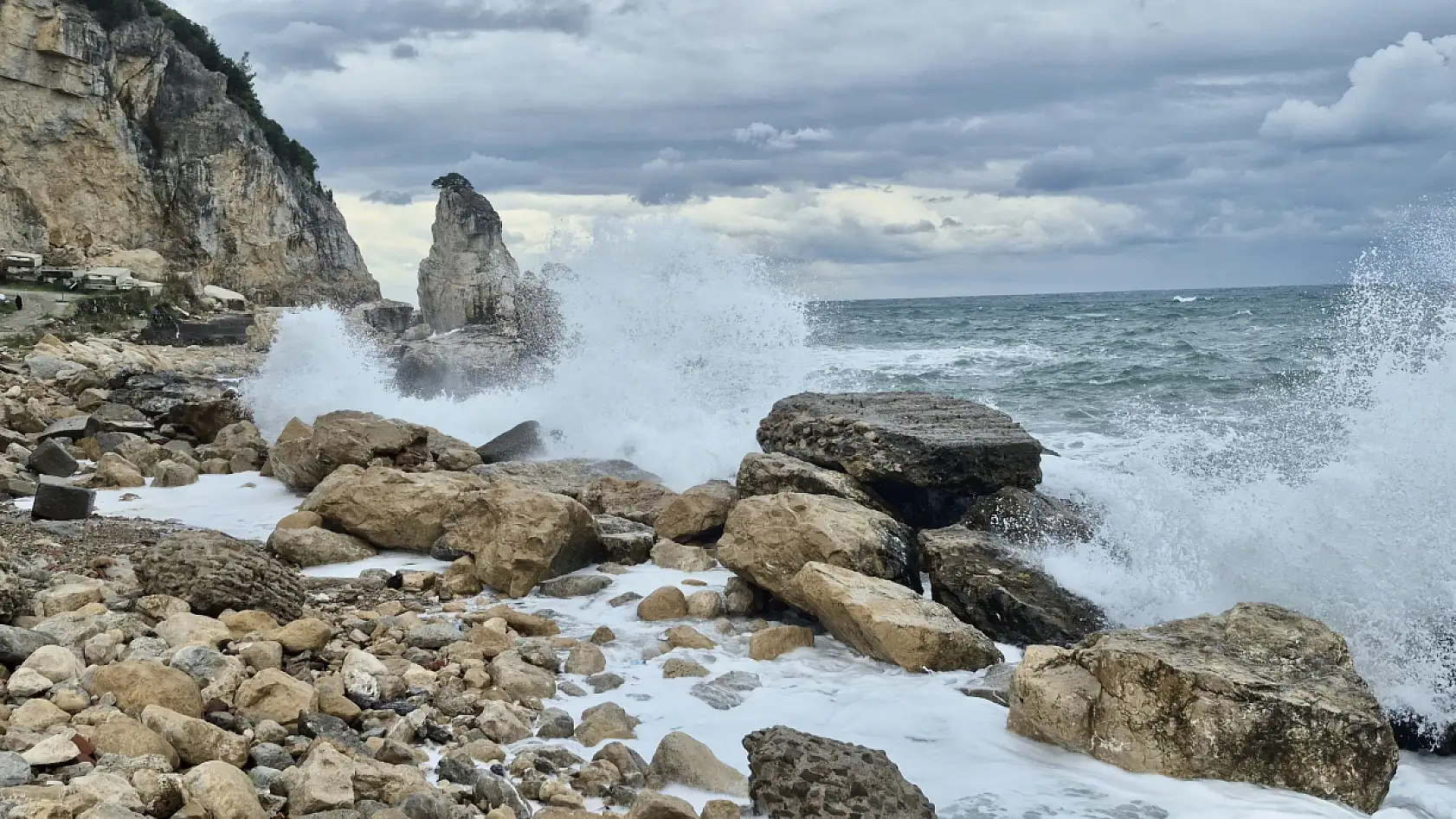 Amasra'da fırtına etkisini gösterdi