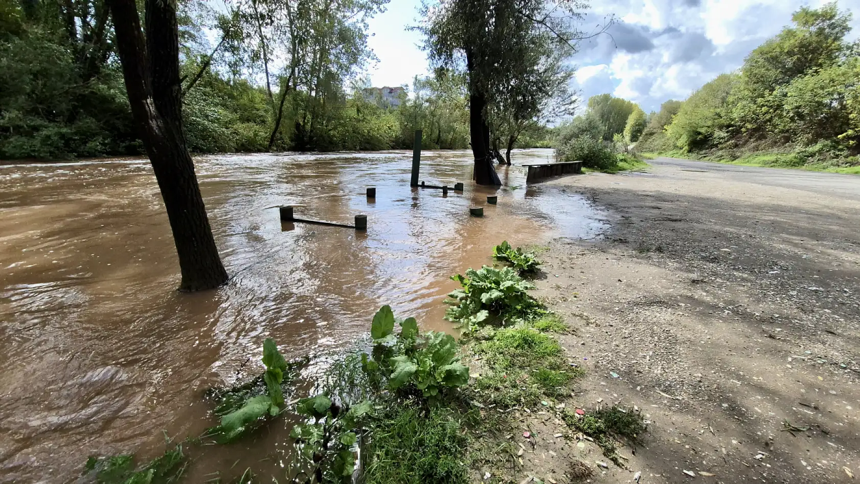 Bartın Irmağı taşmaya başladı