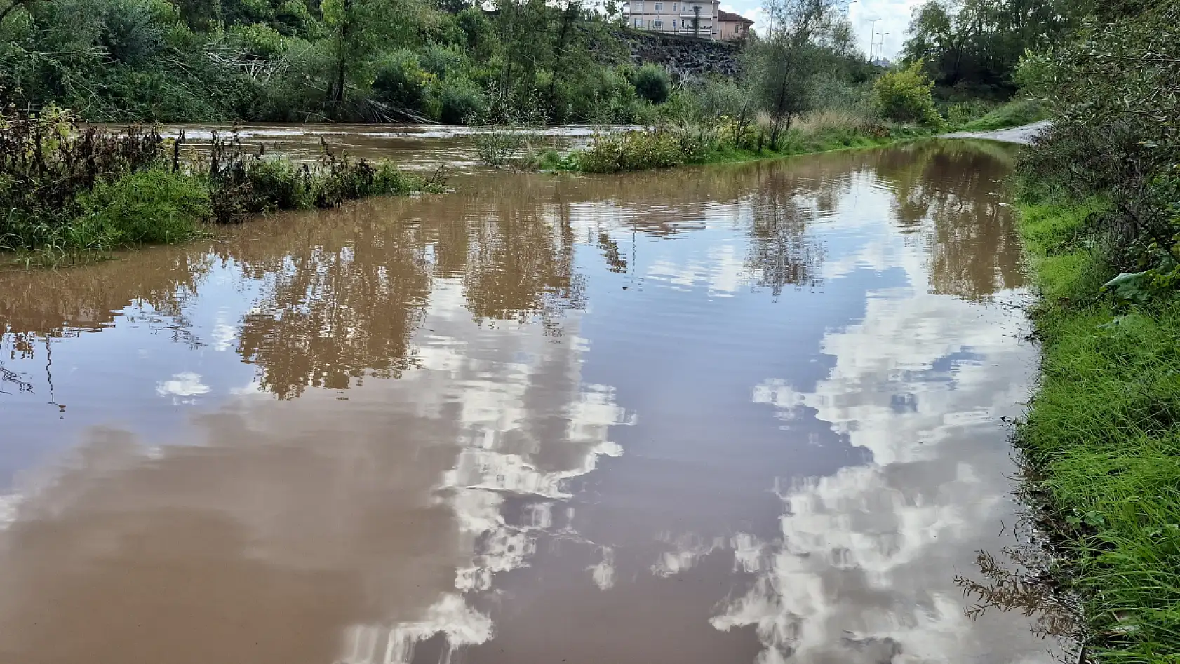 Bartın Irmağı taşmaya başladı