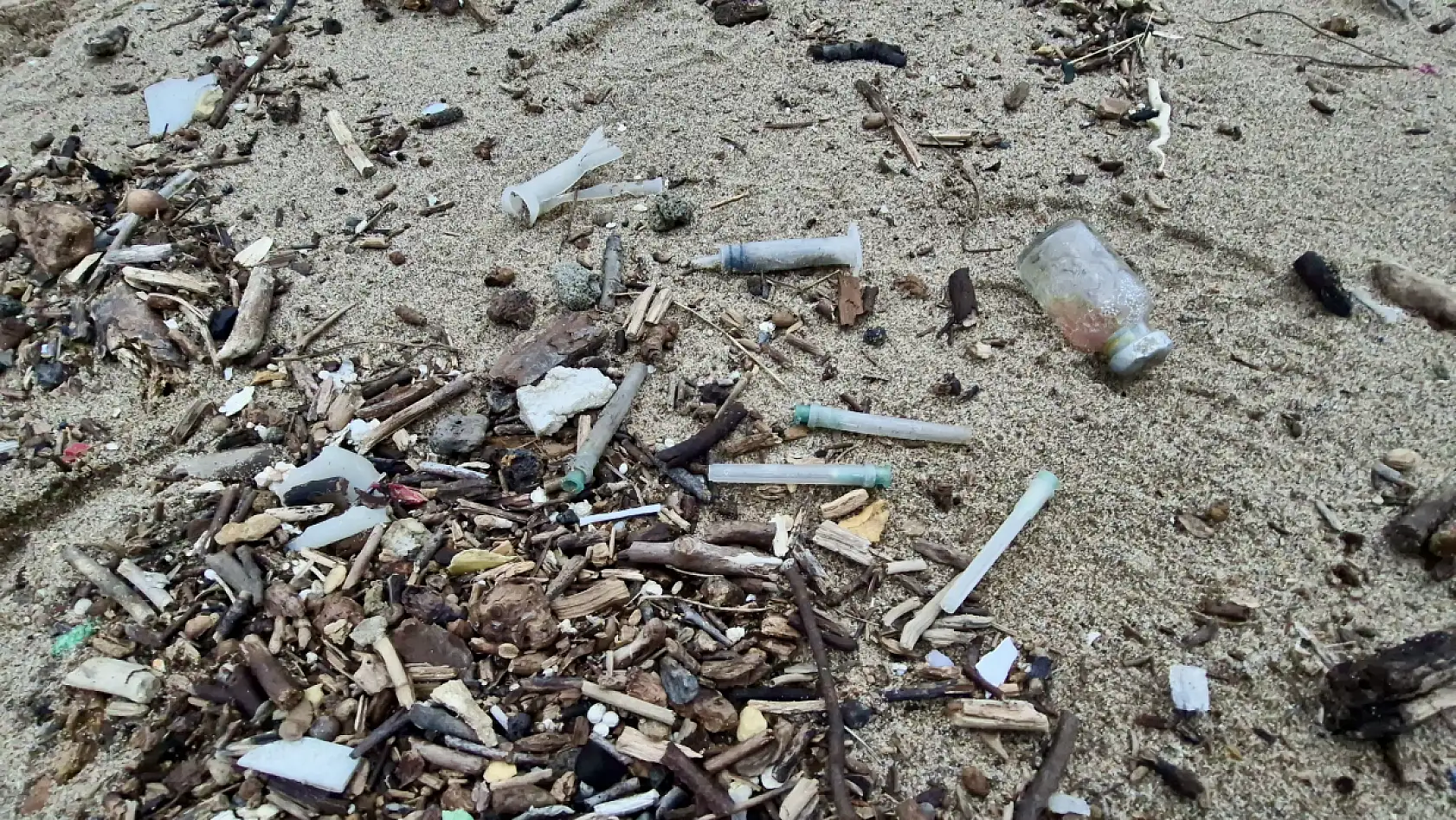 Sahilde tepki çeken kirlilik