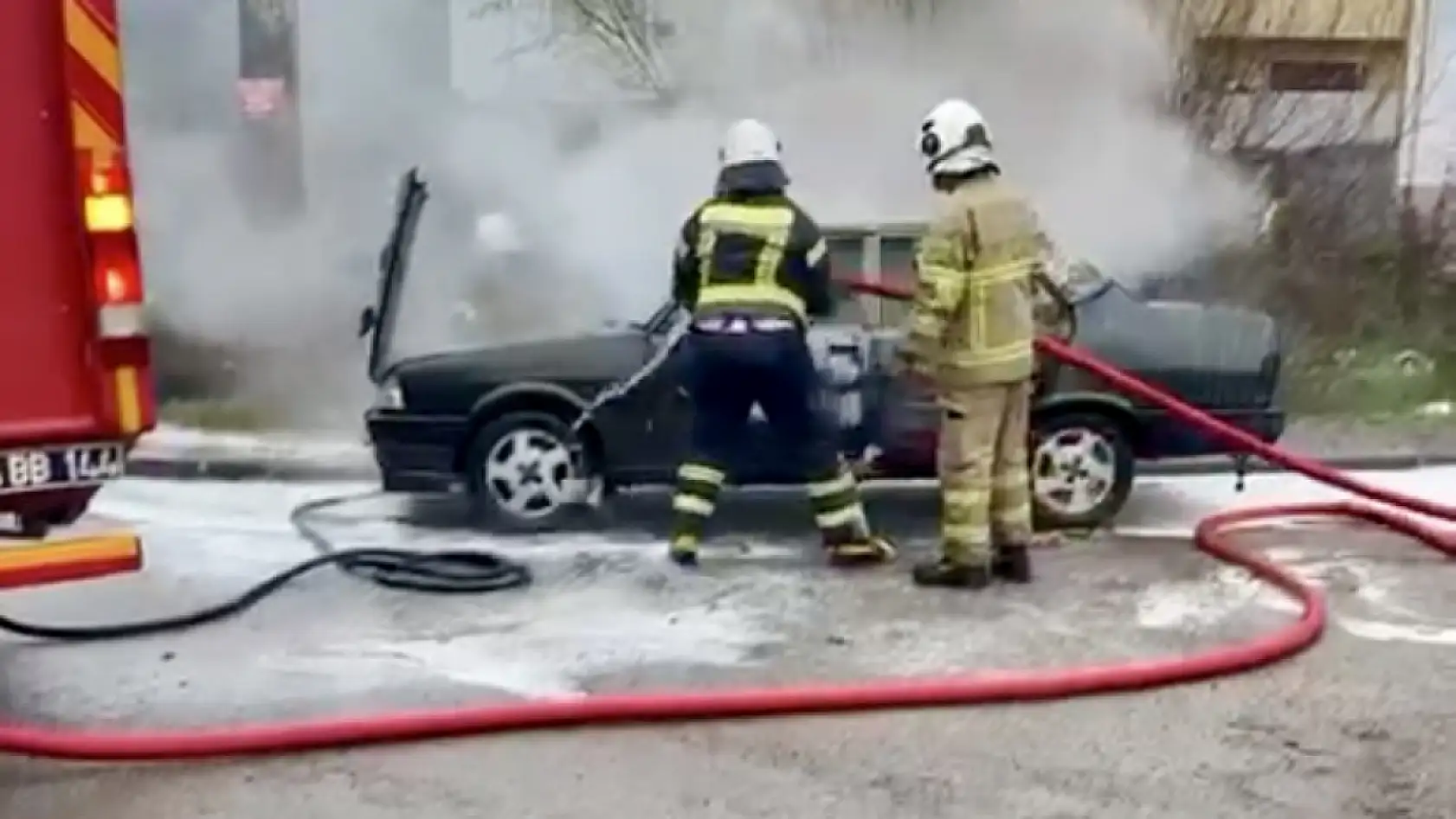 Park halindeyken alev aldı