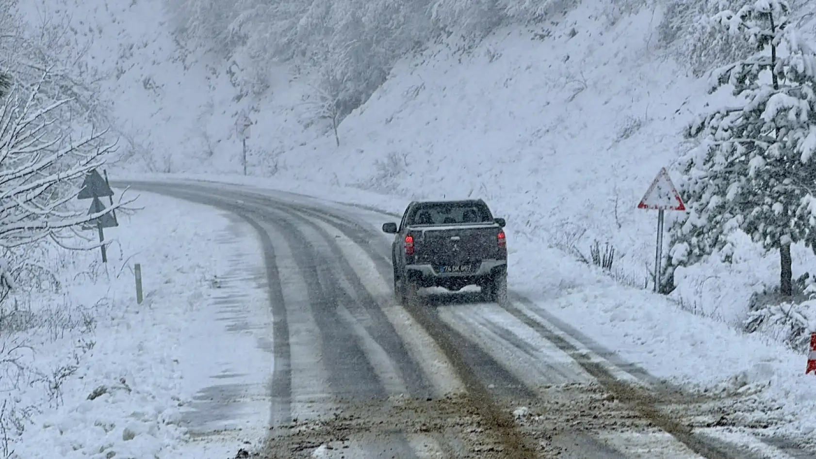 5 köy yolu ulaşıma kapandı