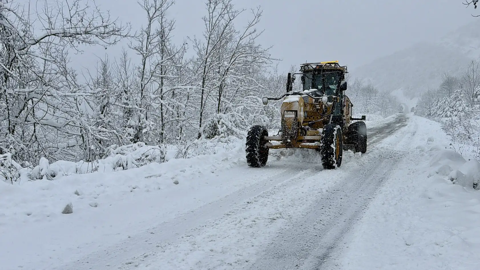Zirvede kar manzarası