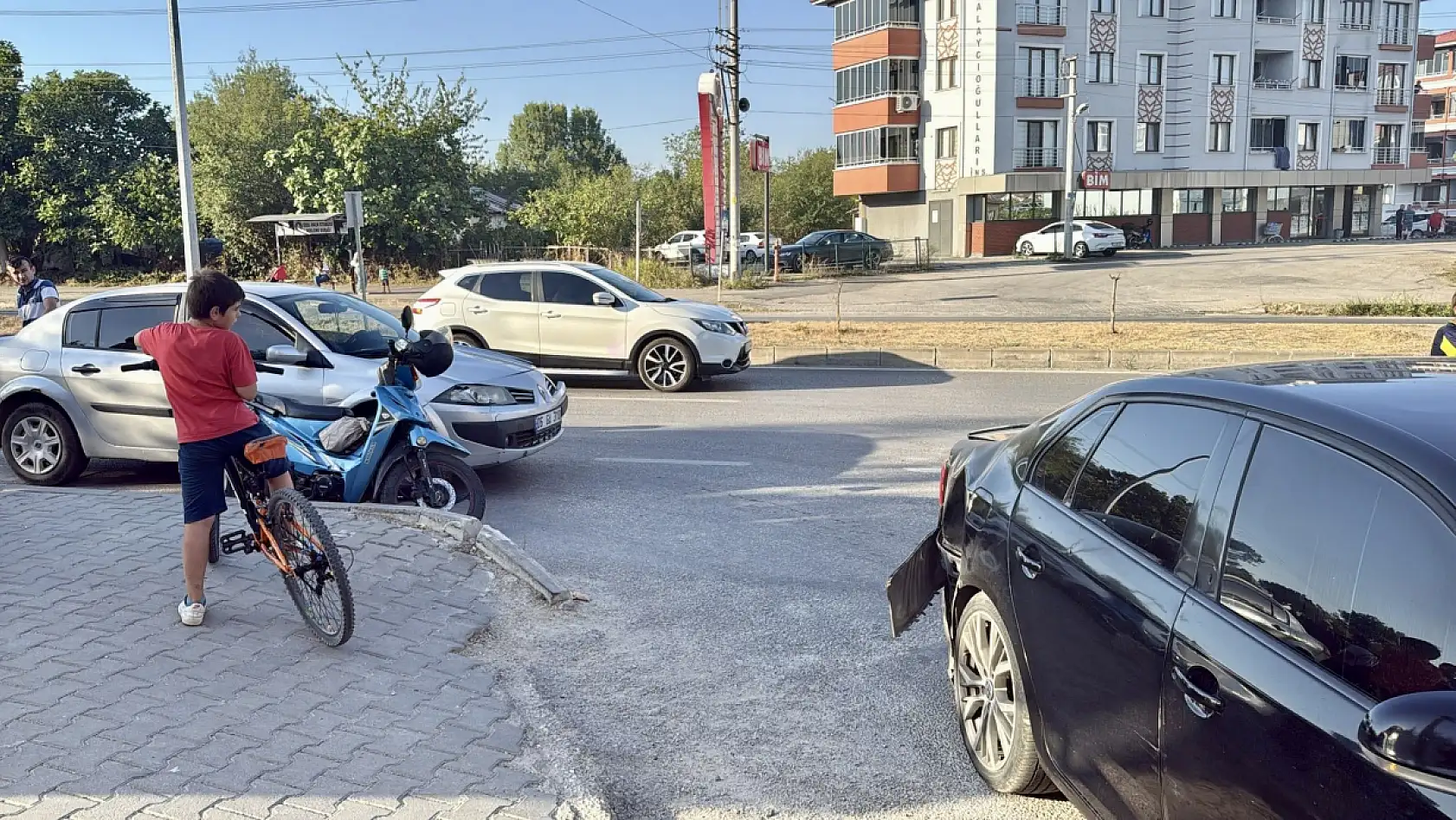 Yayaya yol verince olan oldu