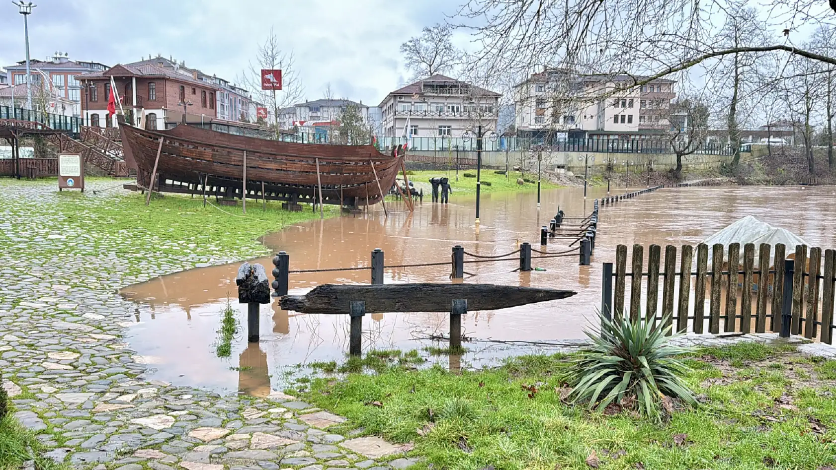 Su seviyesi 3 metre yükseldi