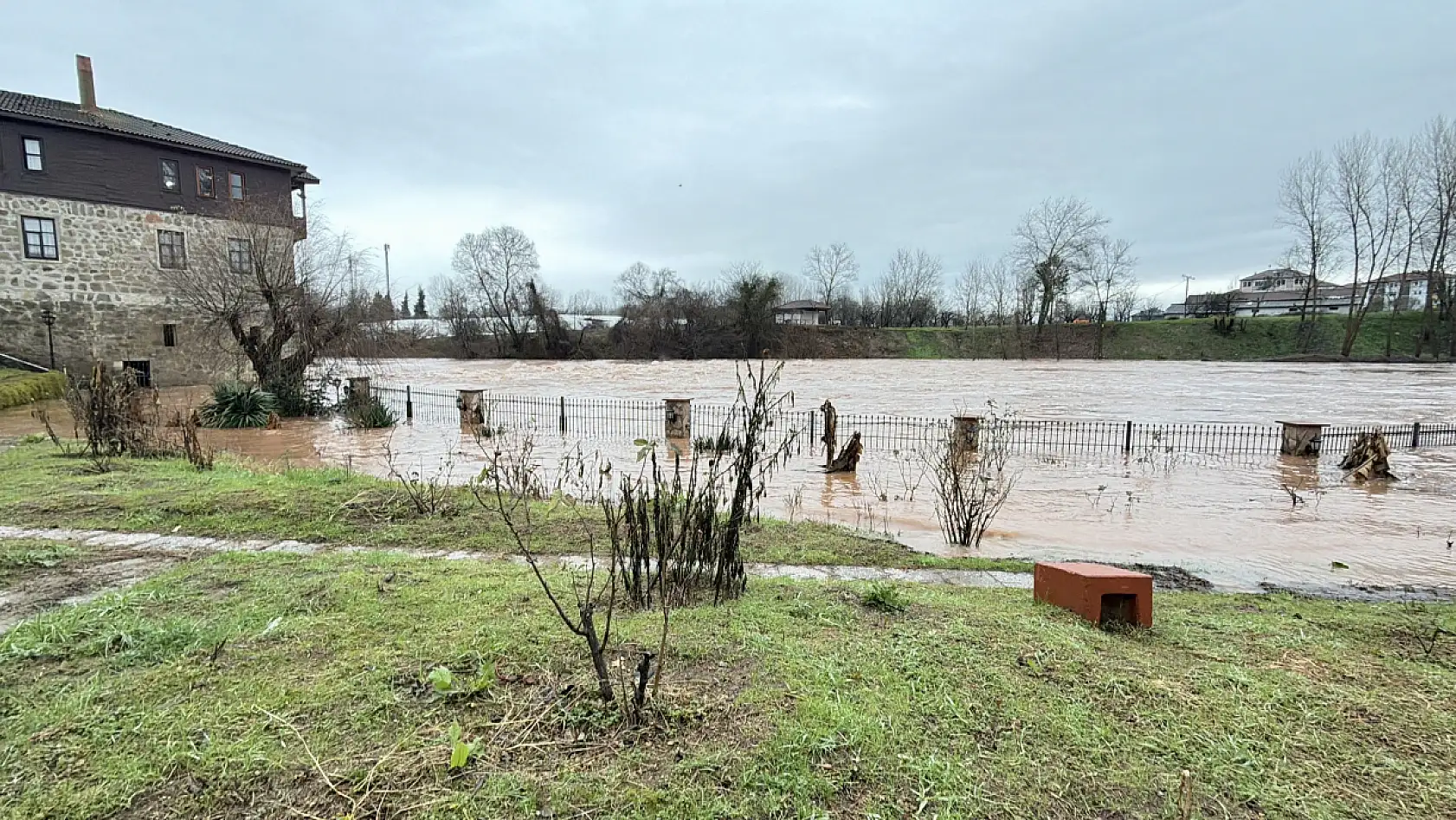 Su seviyesi 3 metre yükseldi